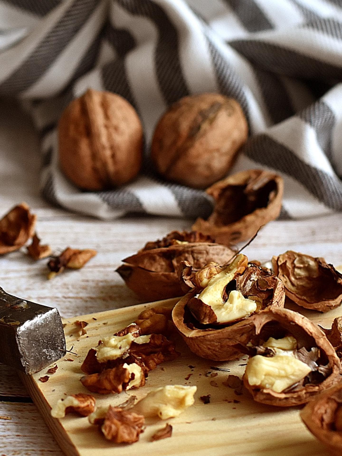 In Nüssen stecken viele Vitamine und Nähstoffe, die dem Gehirn Power geben. 