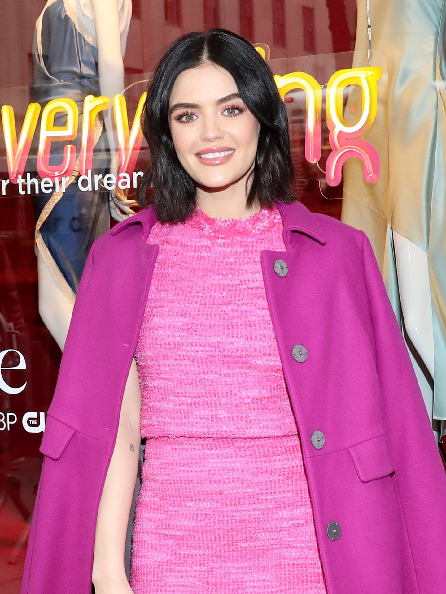 Lucy Hale Long Bob Pink rosa