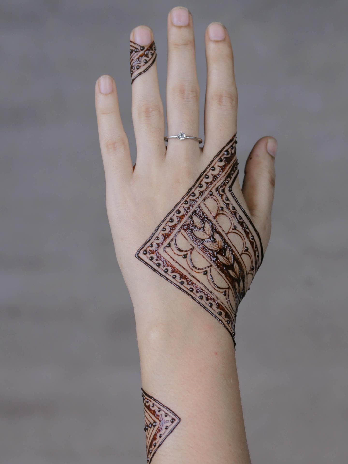 Geometrisches Henna Tattoo
