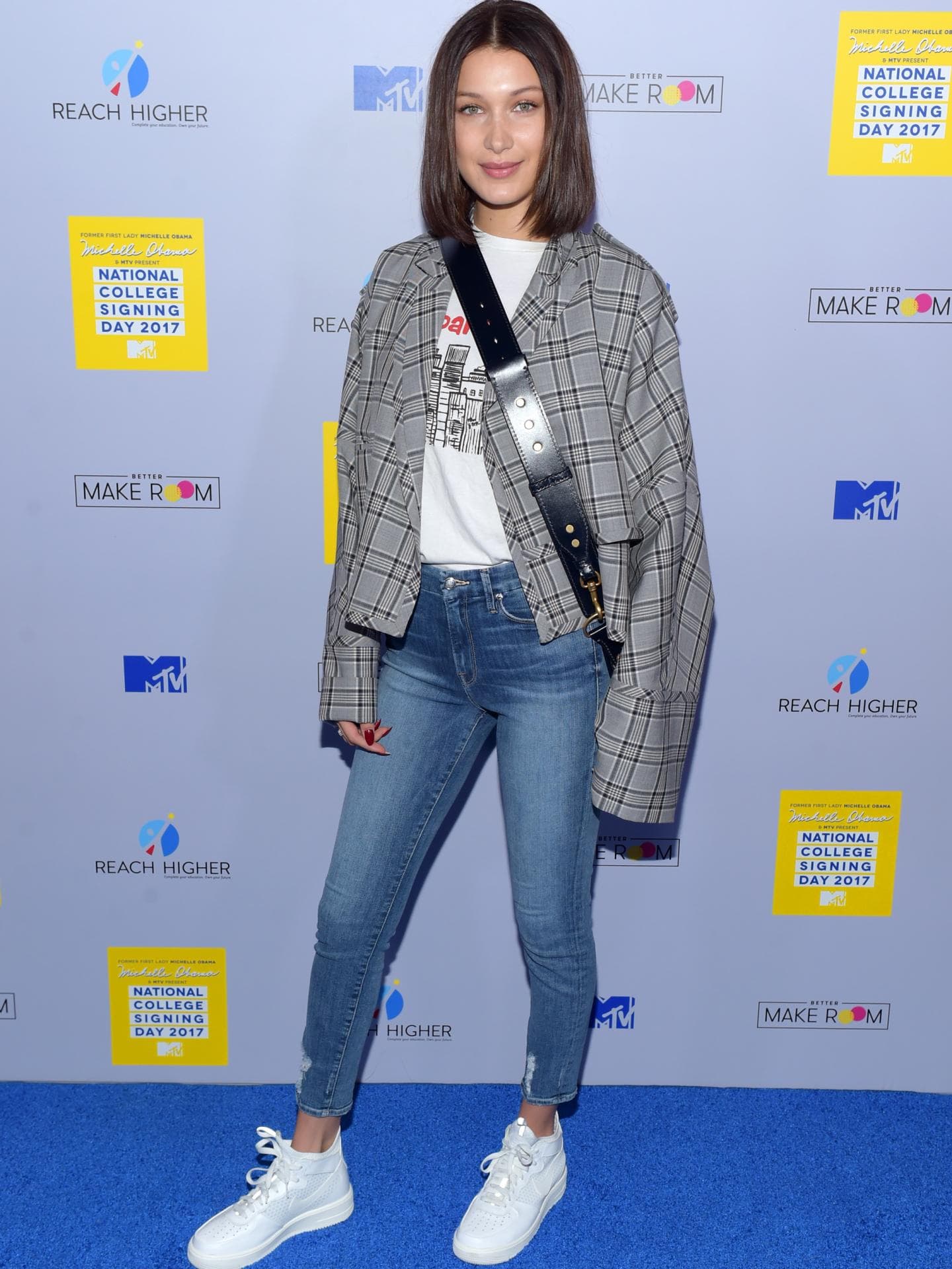 Bella Hadid Outfit Jeans