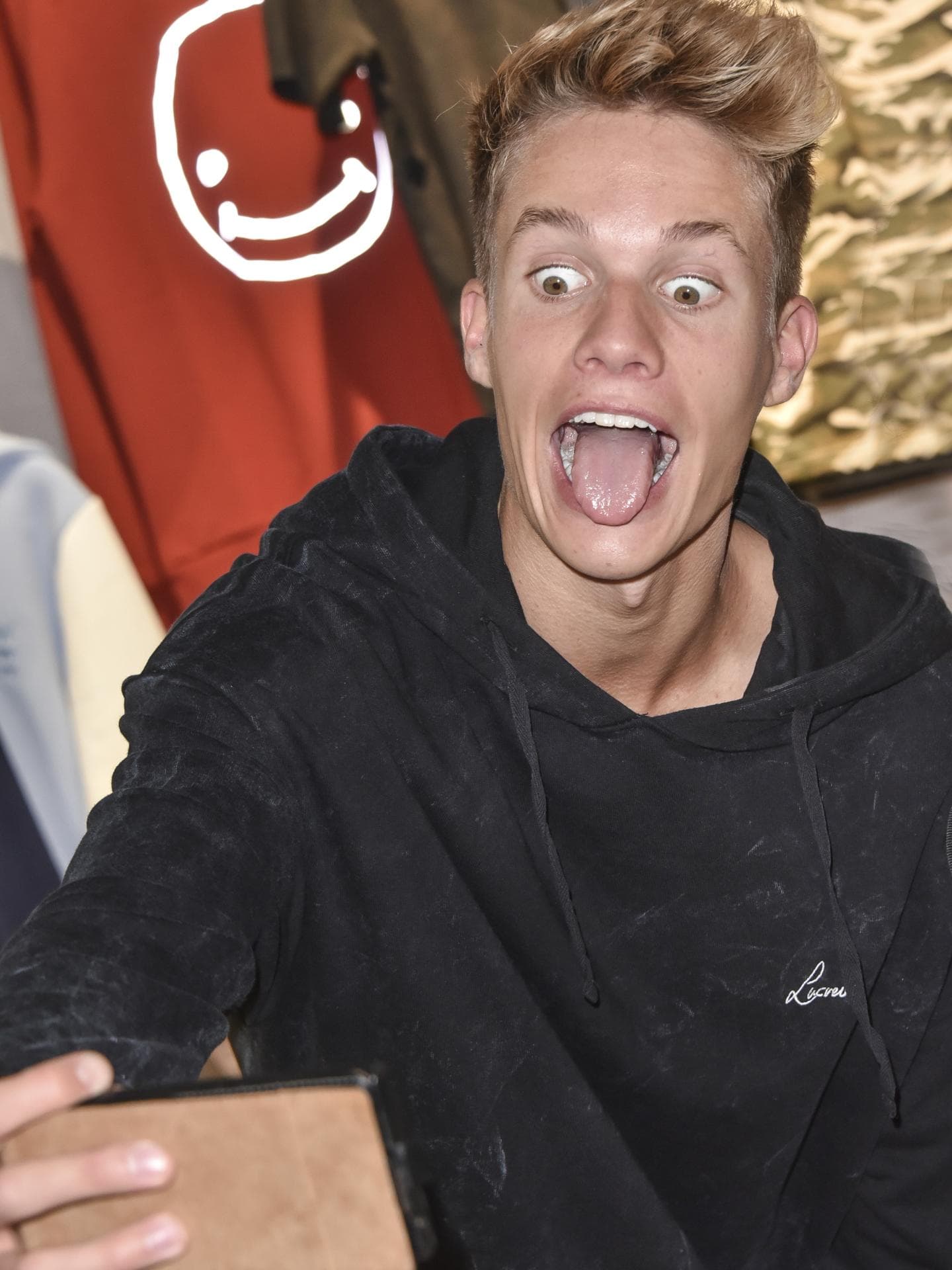 Luca Concrafter zeigt Zunge