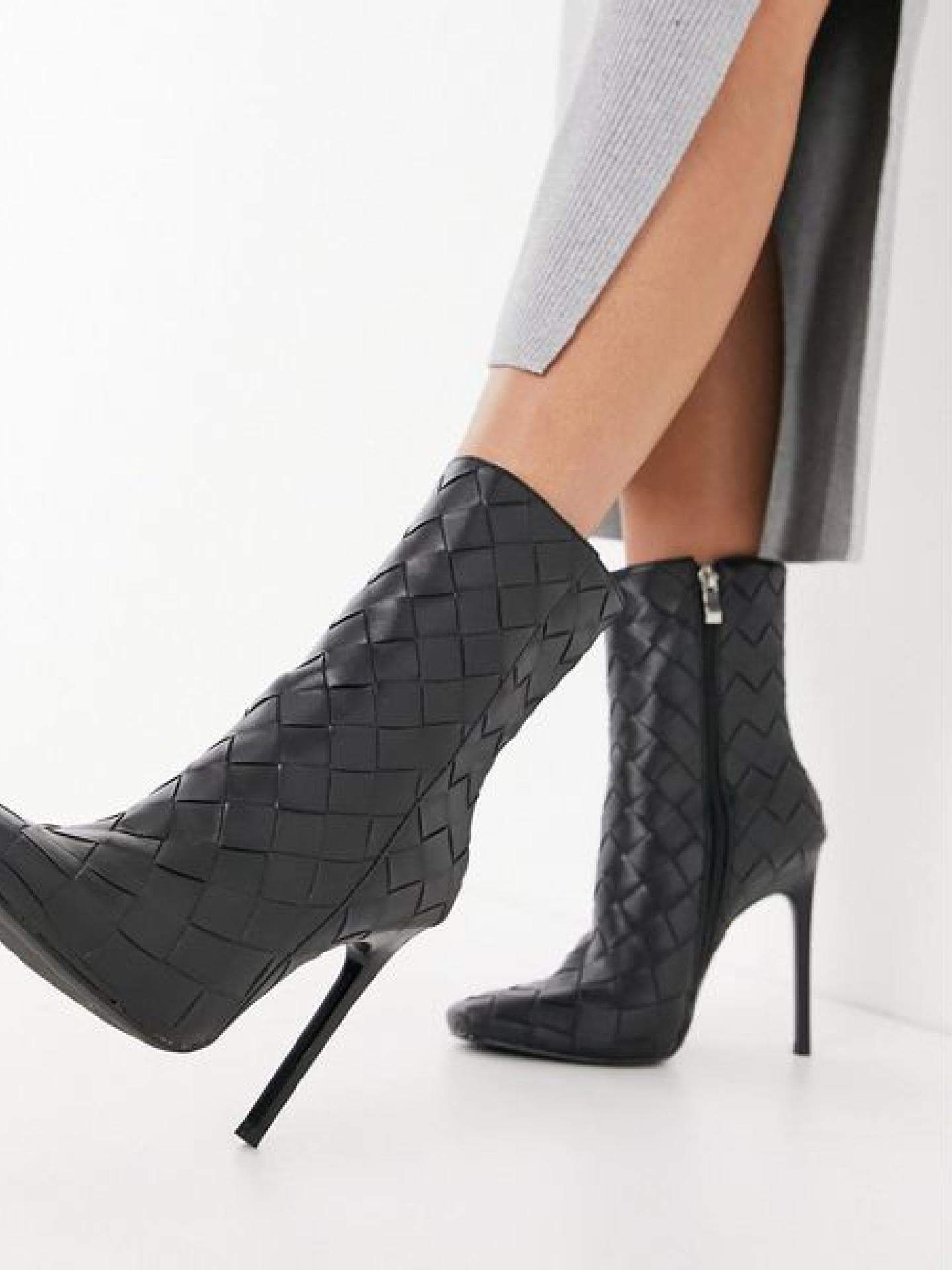 Gewebte Ankle-Boots mit Absatz in Schwarz
