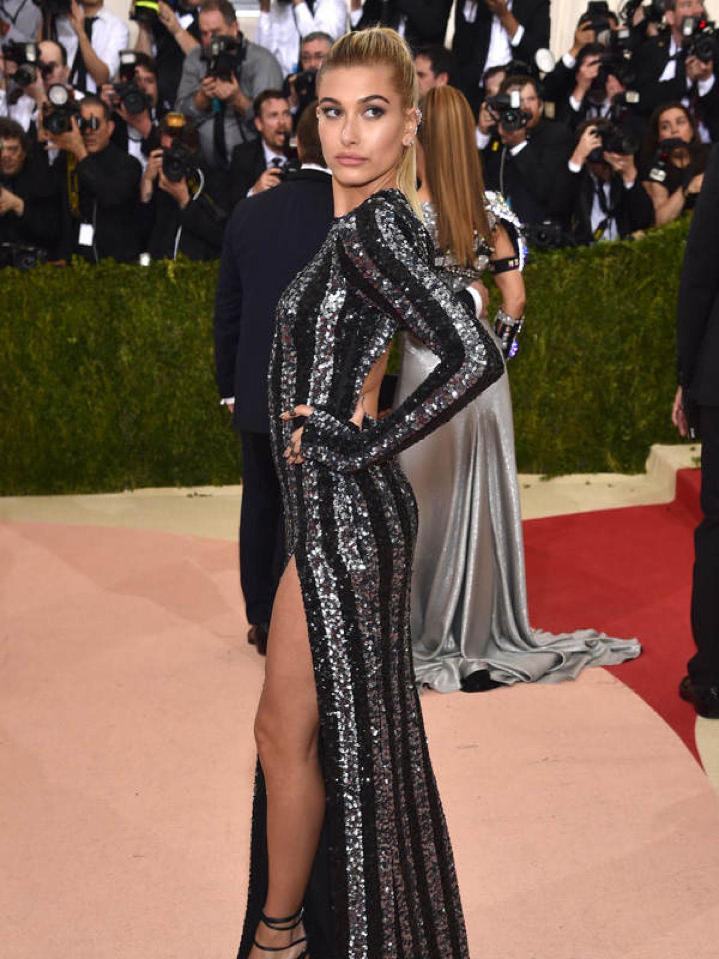 Hailey Baldwin auf der Met Gala 2016 Hailey Baldwin auf der Met Gala 2016
