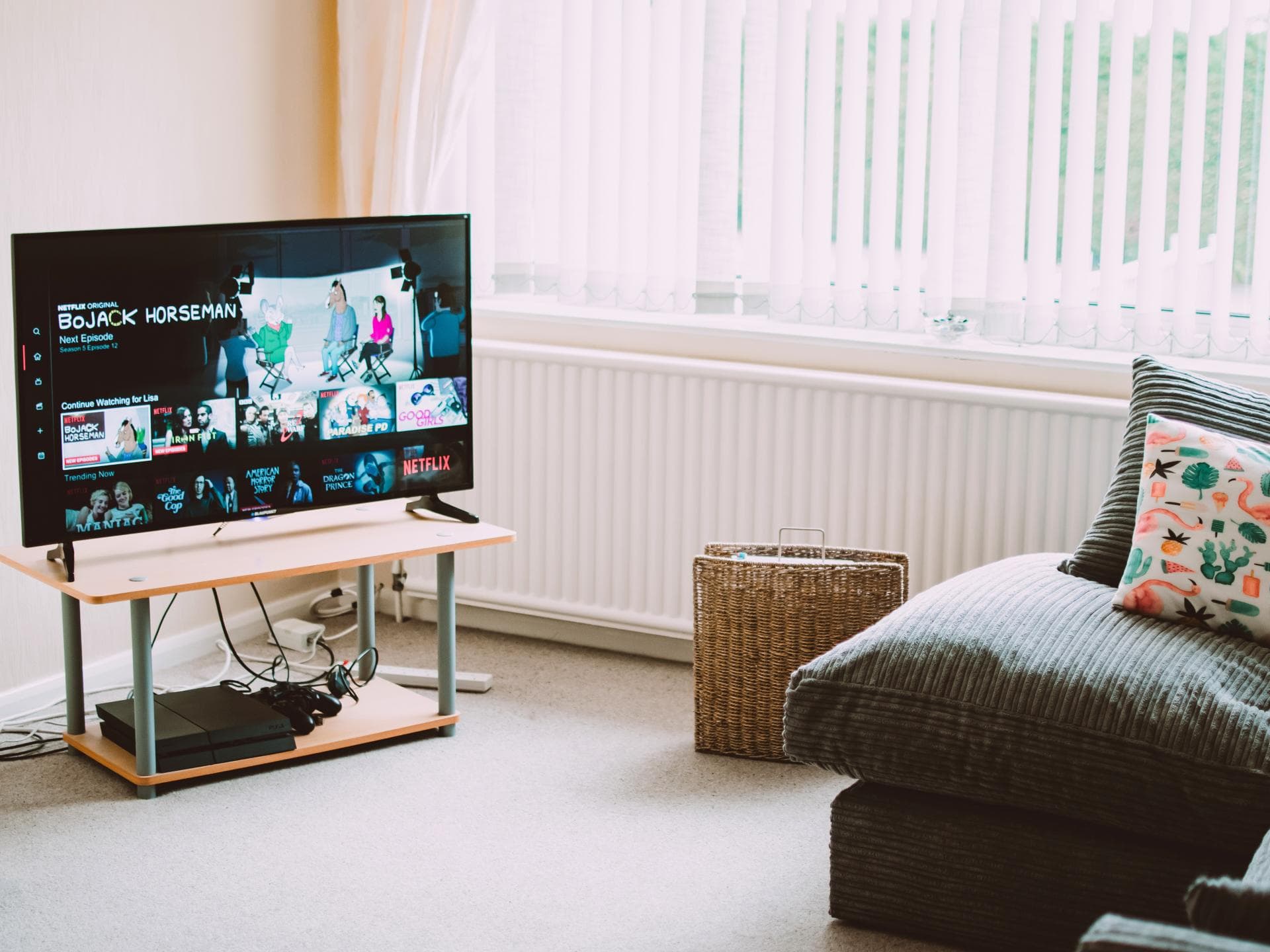 Netflix Party Fernseher im Wohnzimmer mit Netflix