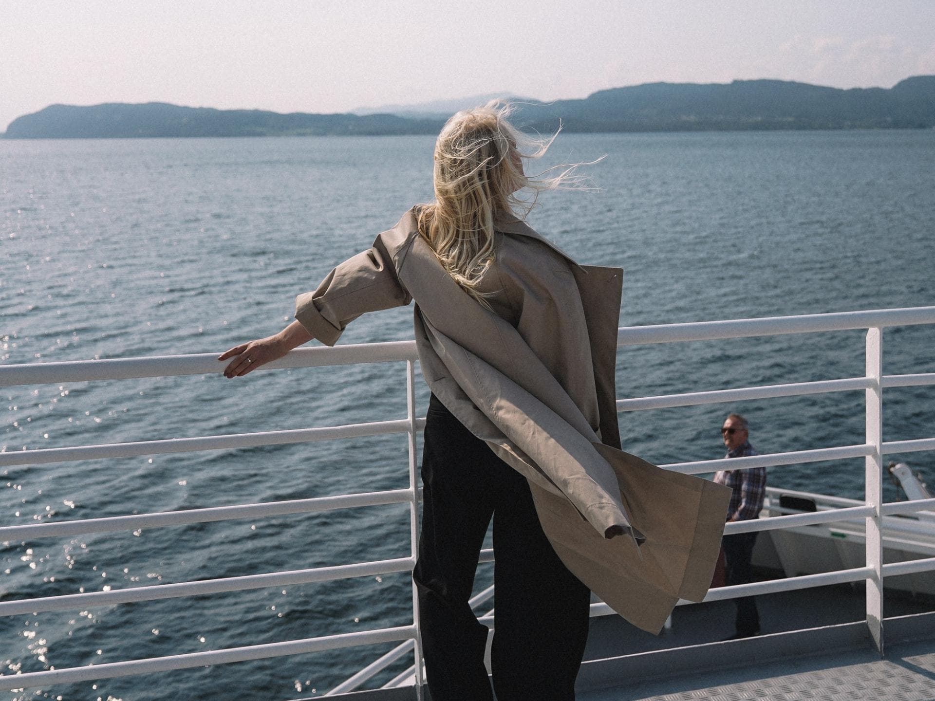 Wochenhoroskop Mädchen am Meer