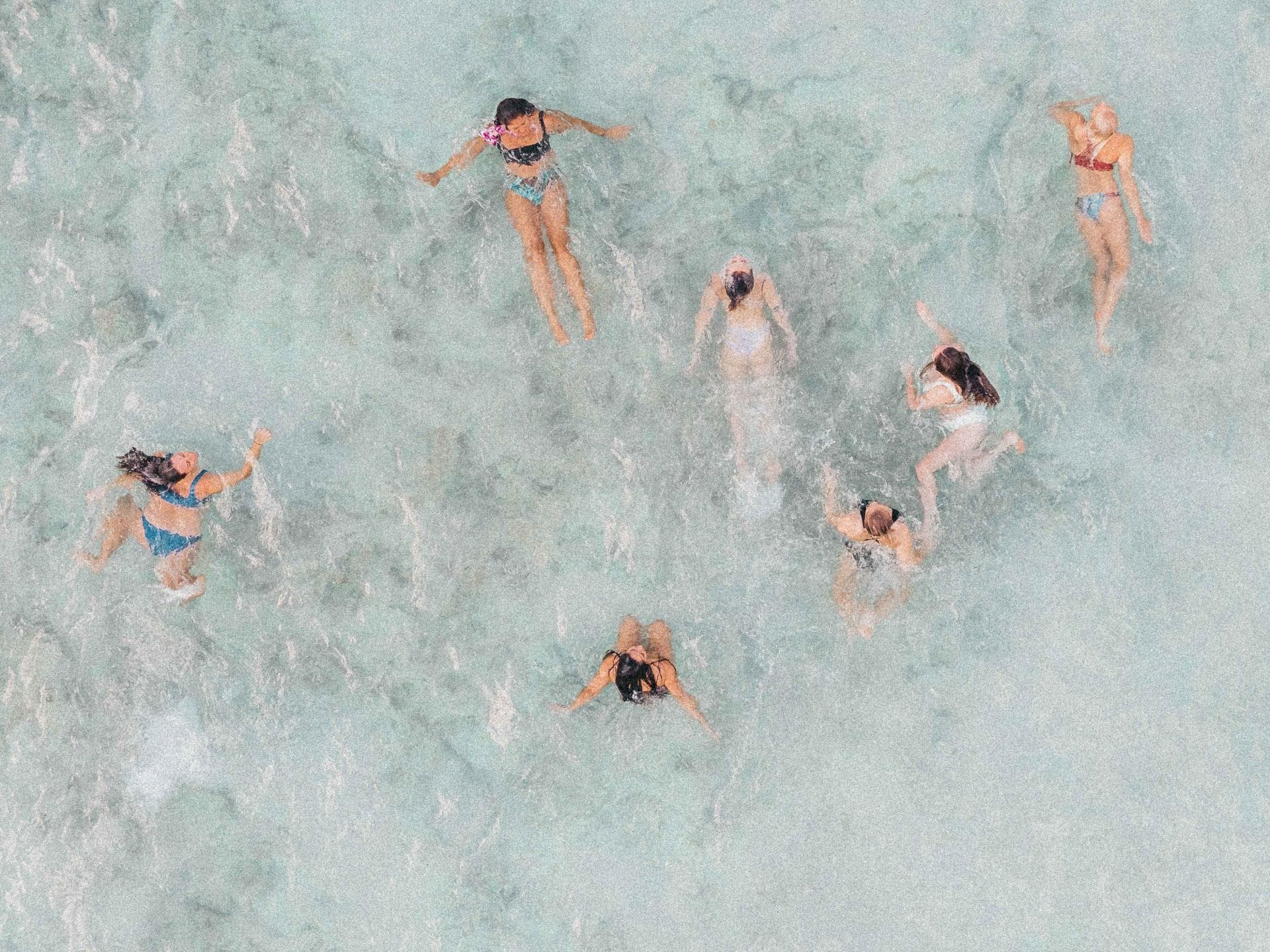 Wochenhoroskop Menschen im Swimmingpool