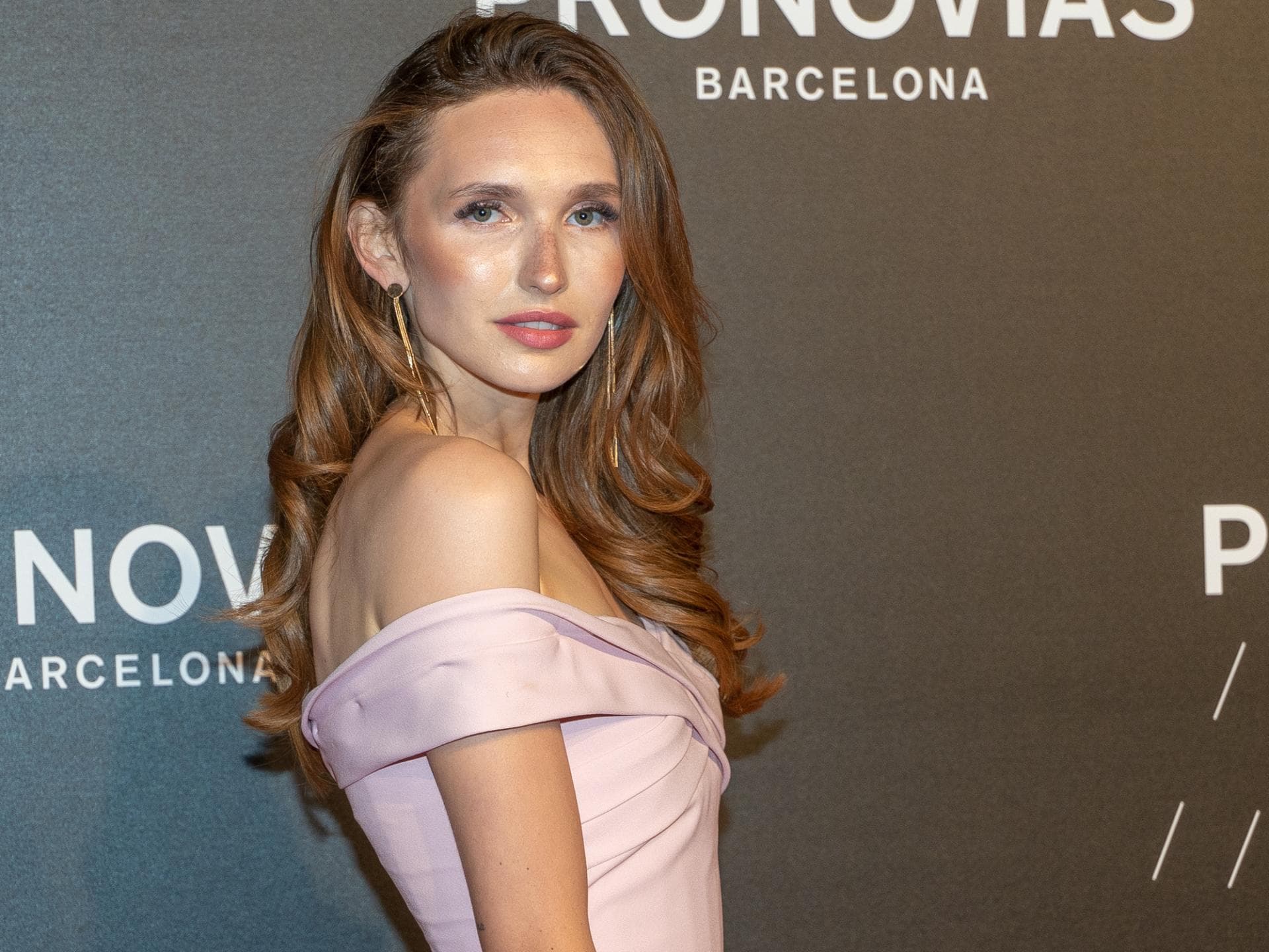 Anna Wilken GNTM freiwllig ausgestiegen Anna Wilken im rosa Kleid