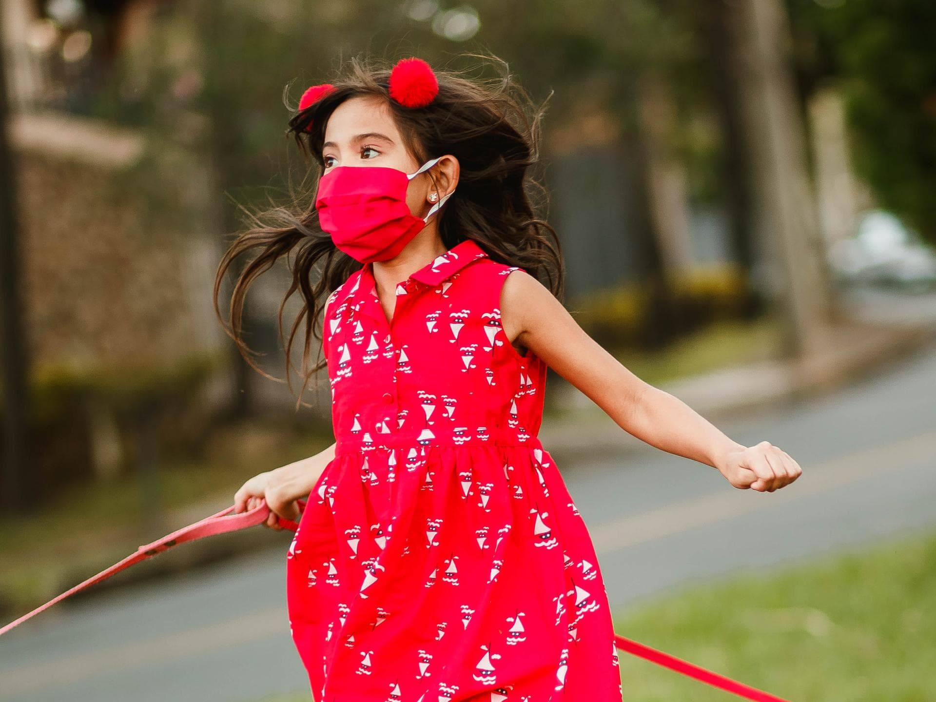 Delta-Variante bei Kindern Delta-Variante bei Kindern: Kind springt Seil