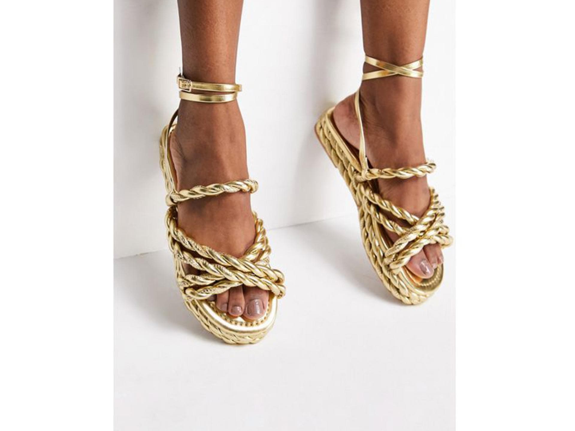 Flache Sandalen im Seildesign in Gold