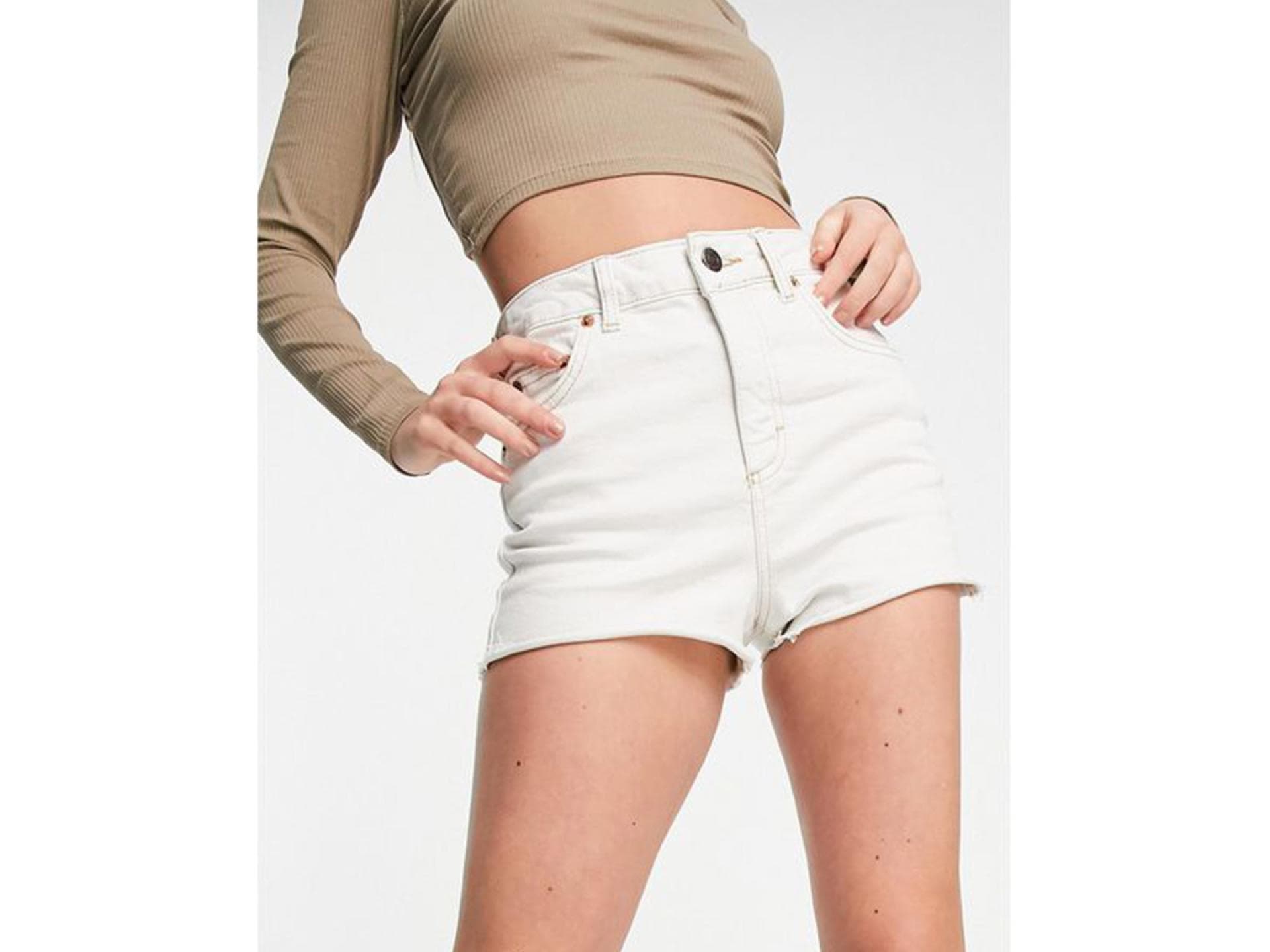 Weiße Premium-Mom-Shorts