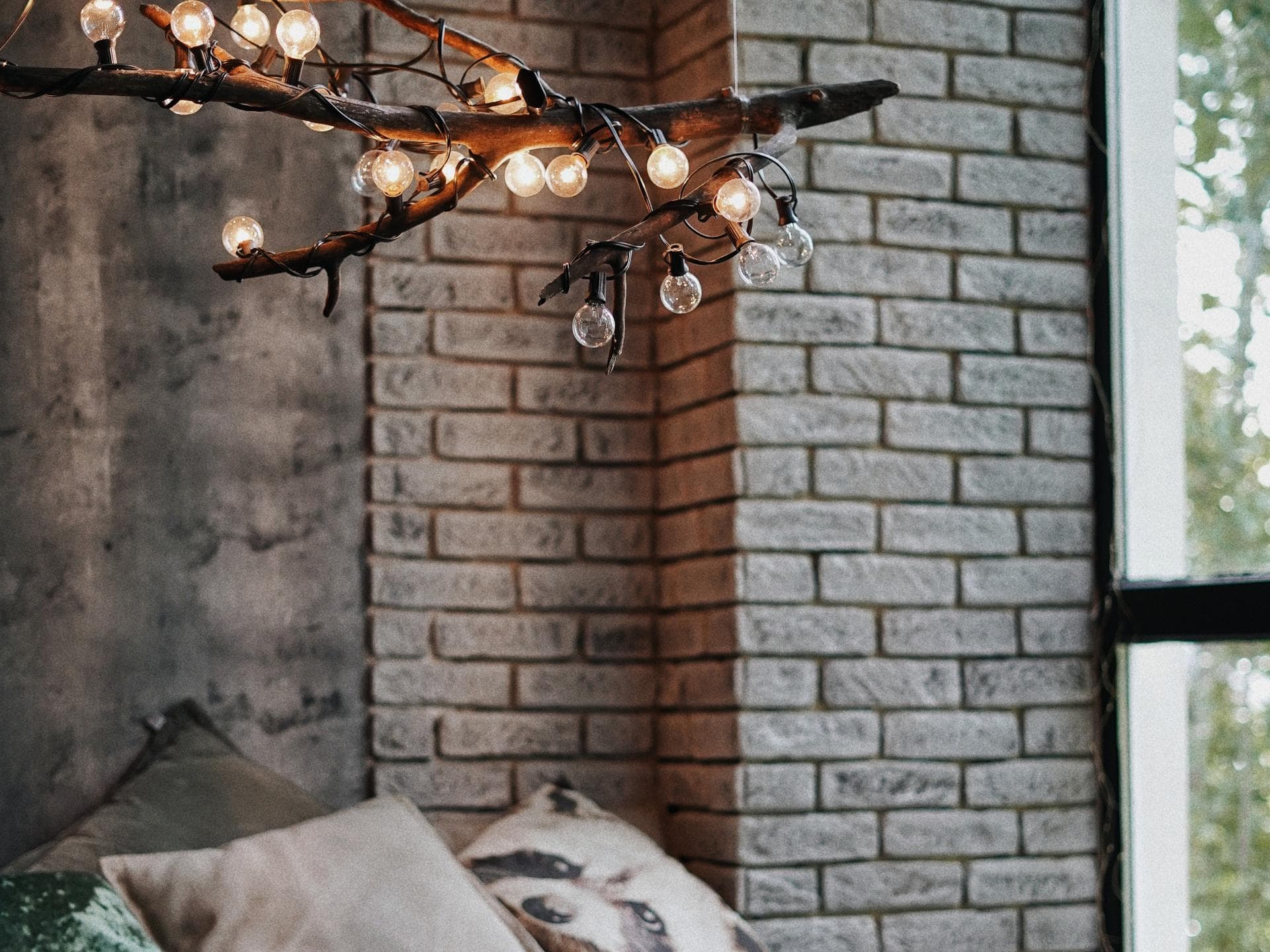 Schlafzimmer Deko Ast mit Lichterkette