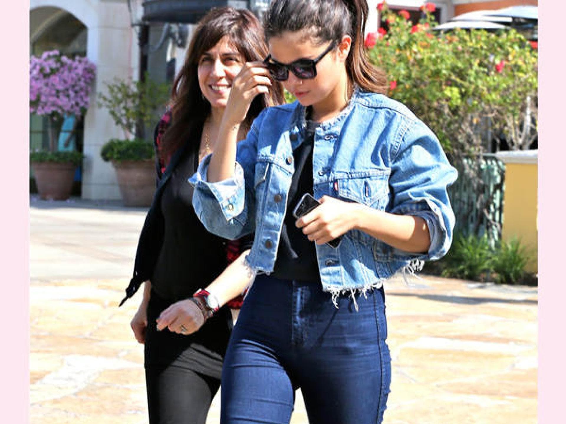 Selena Gomez im Jeans-Outfit Selena Gomez im Jeans-Outfit
