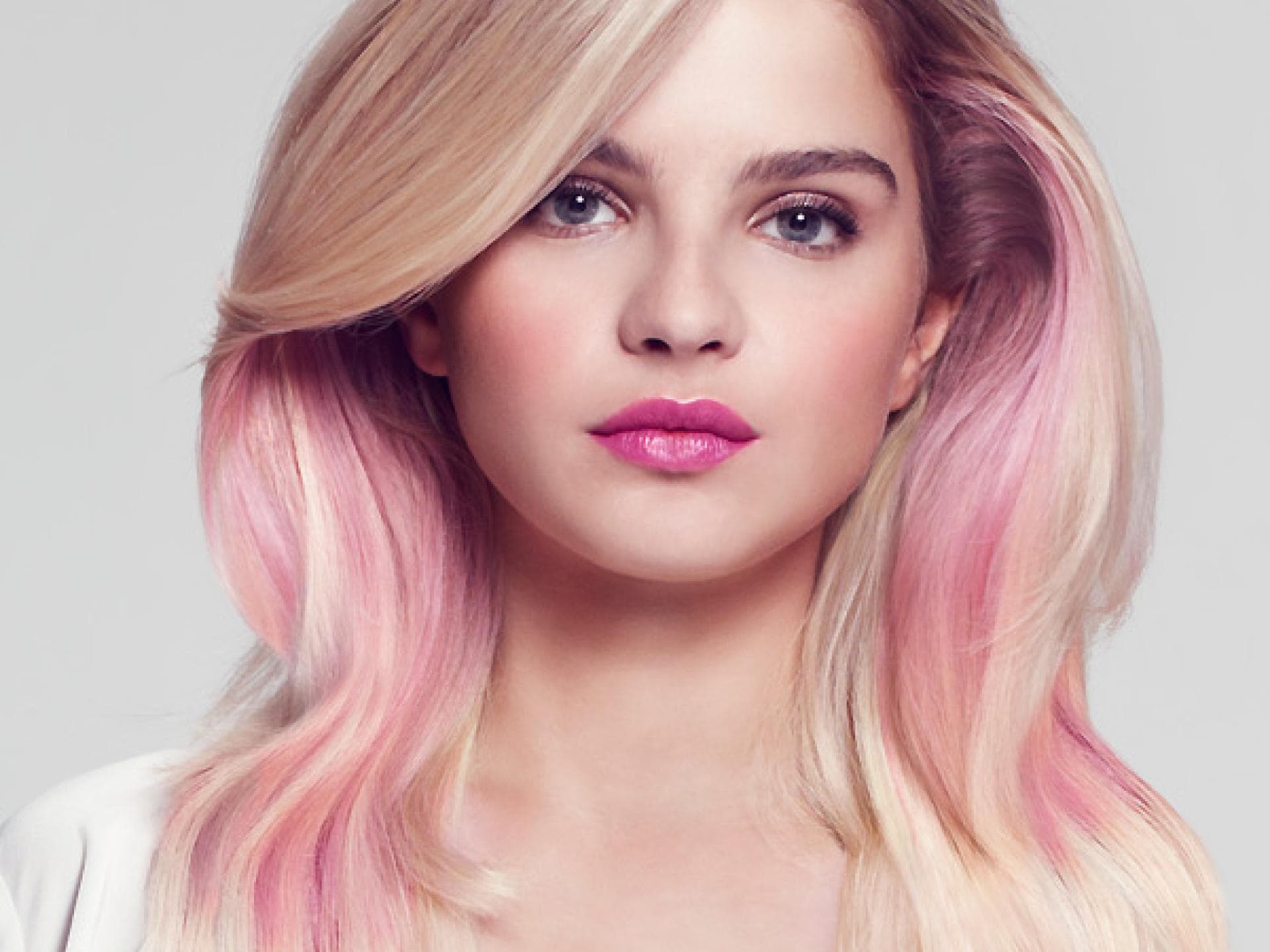 Trendfrisur mit Pastell-Pink Trendfrisur mit Pastell-Pink