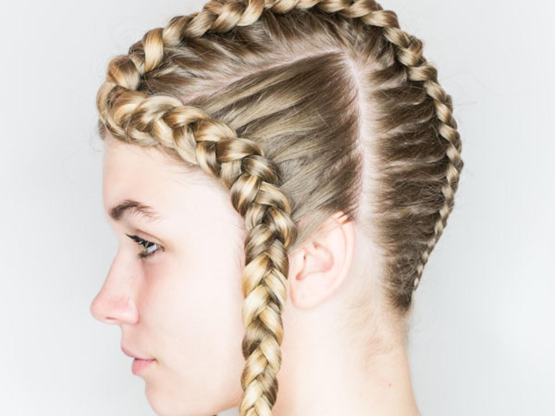 Boxer Braids von unten geflochten