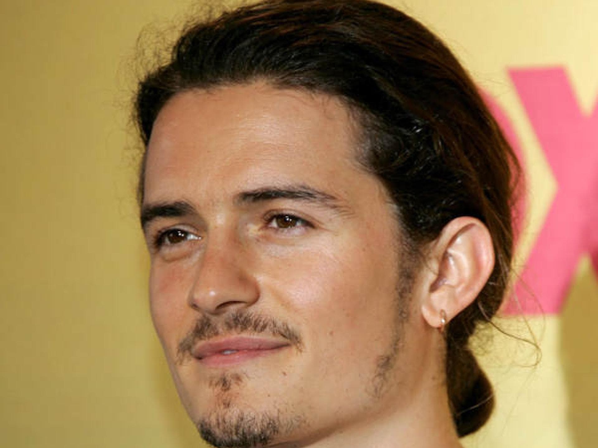 Orlando Bloom mit Zopf Orlando Bloom mit Zopf