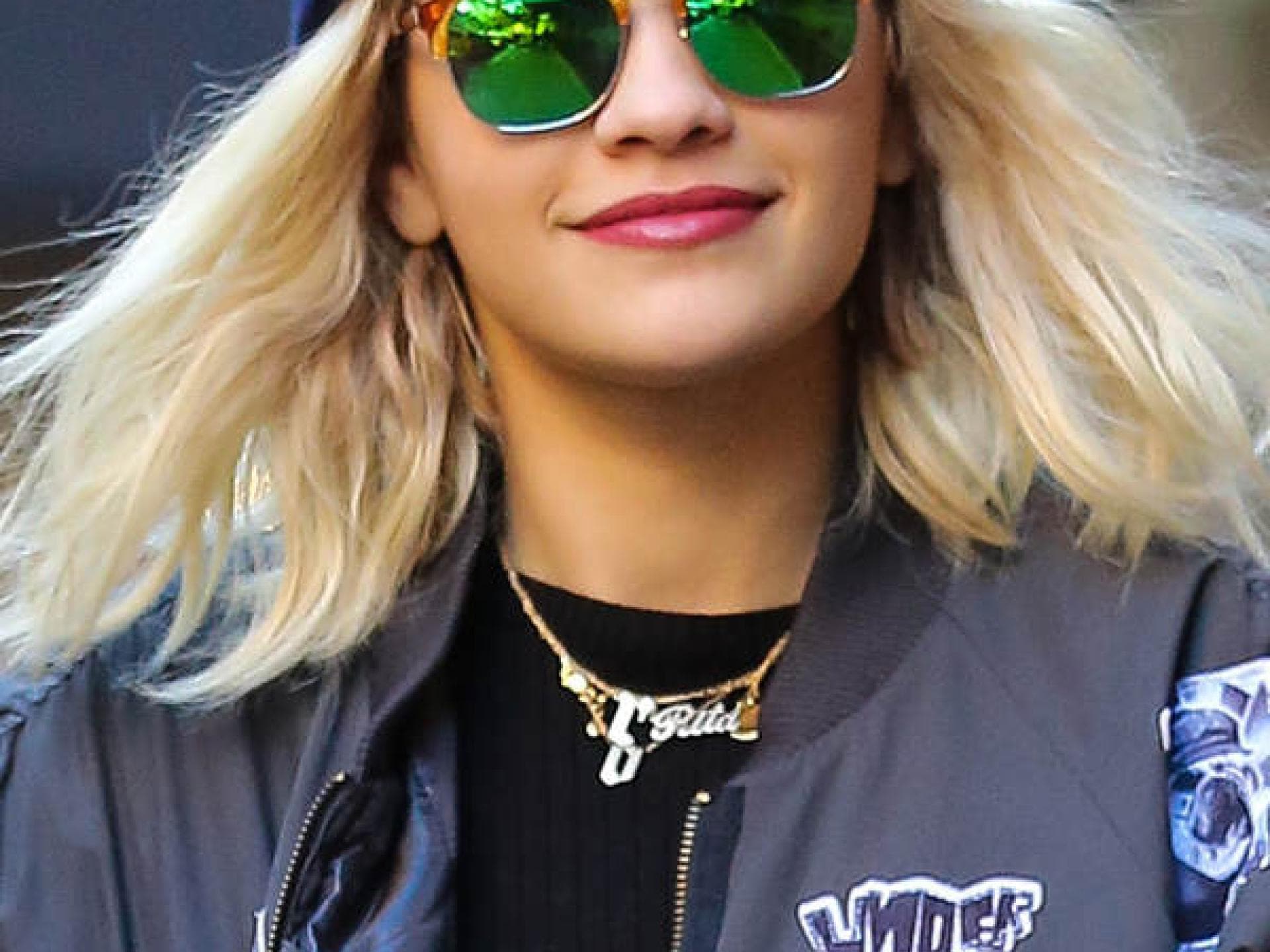 Rita Ora: Verspiegelte Sonnenbrille
