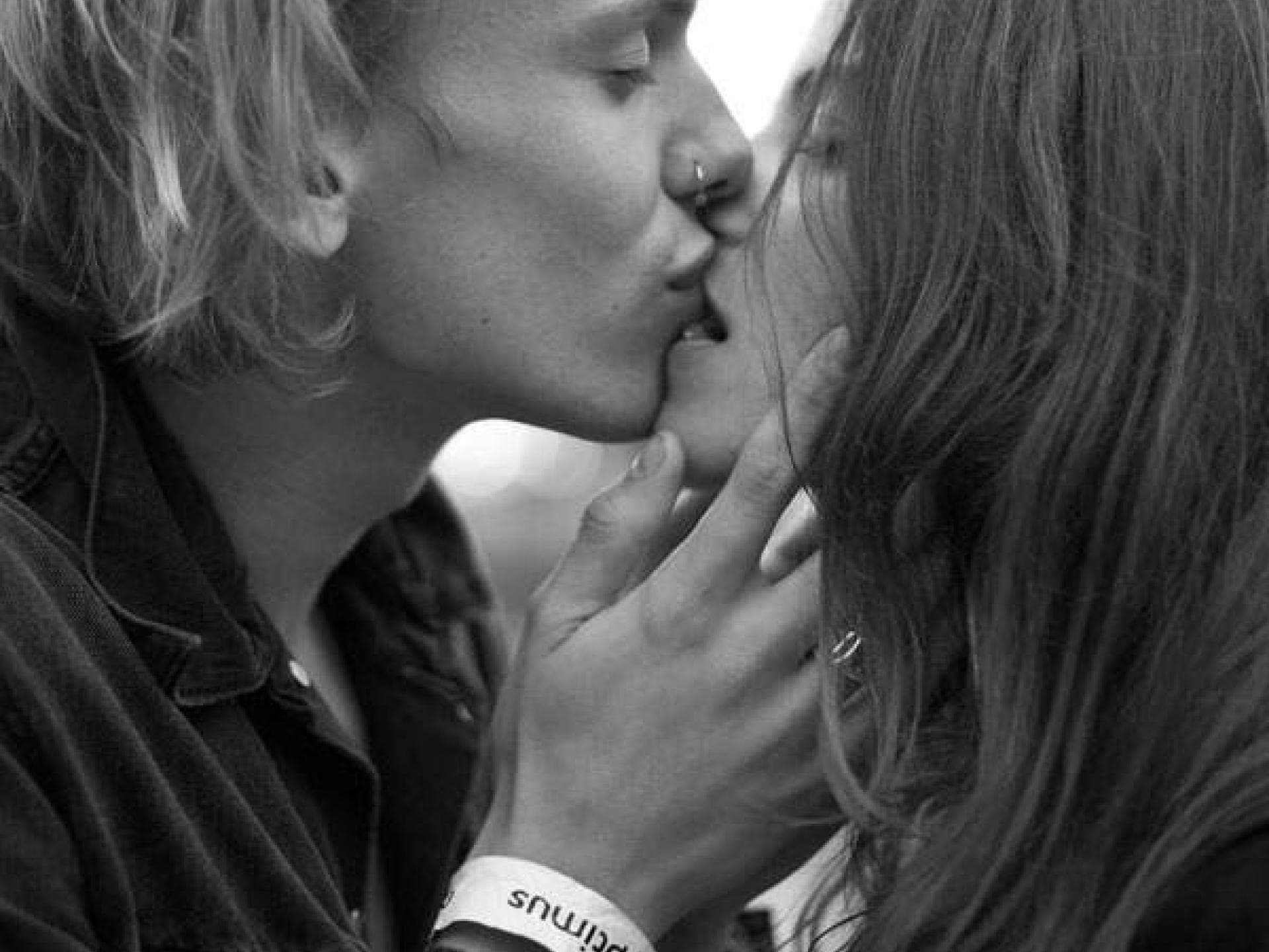 Jamie Campbell Bower und Zina Charkoplia