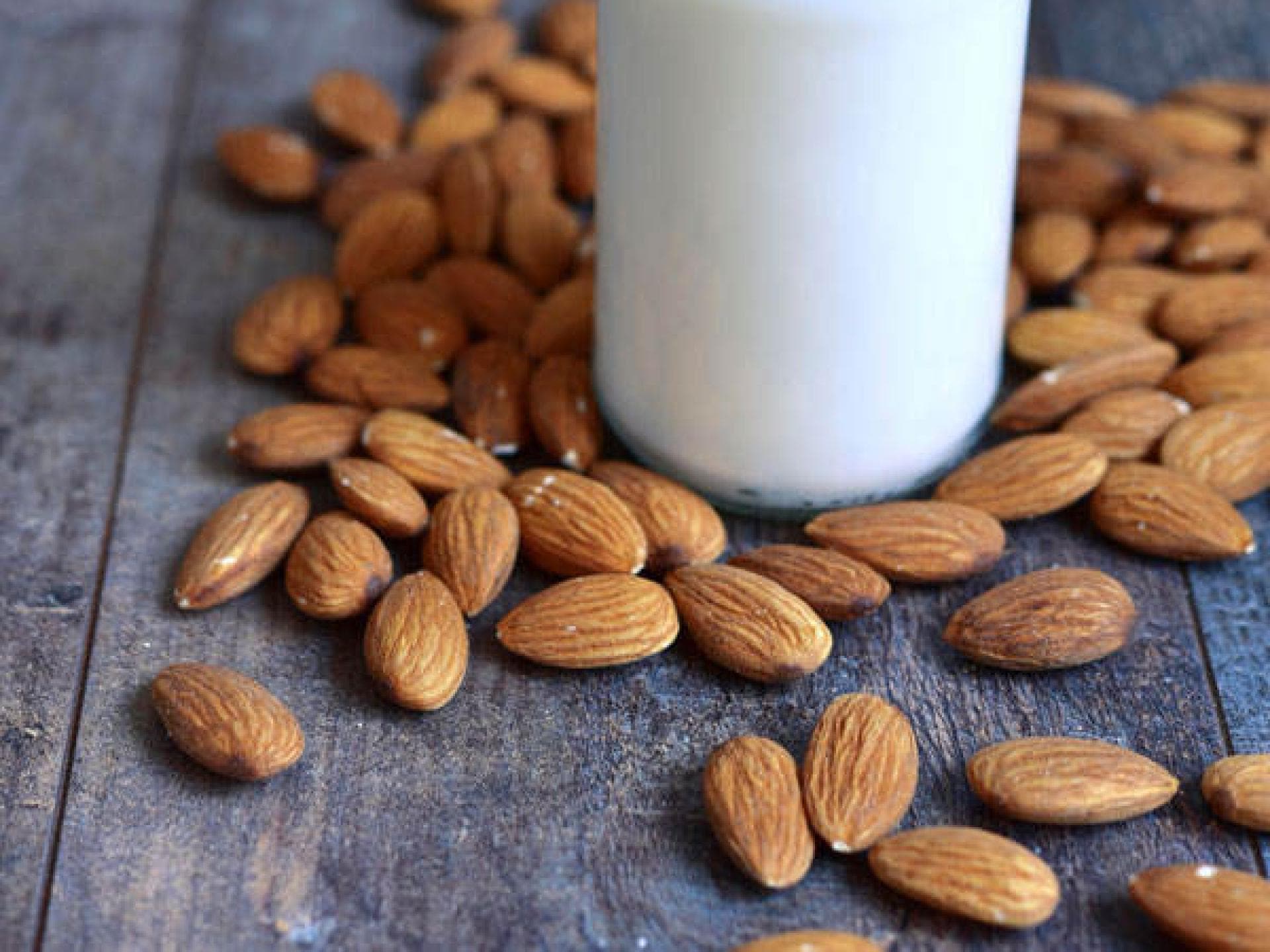 Mit Mandelmilch gegen Bauchfett kämpfen Mit Mandelmilch gegen Bauchfett kämpfen