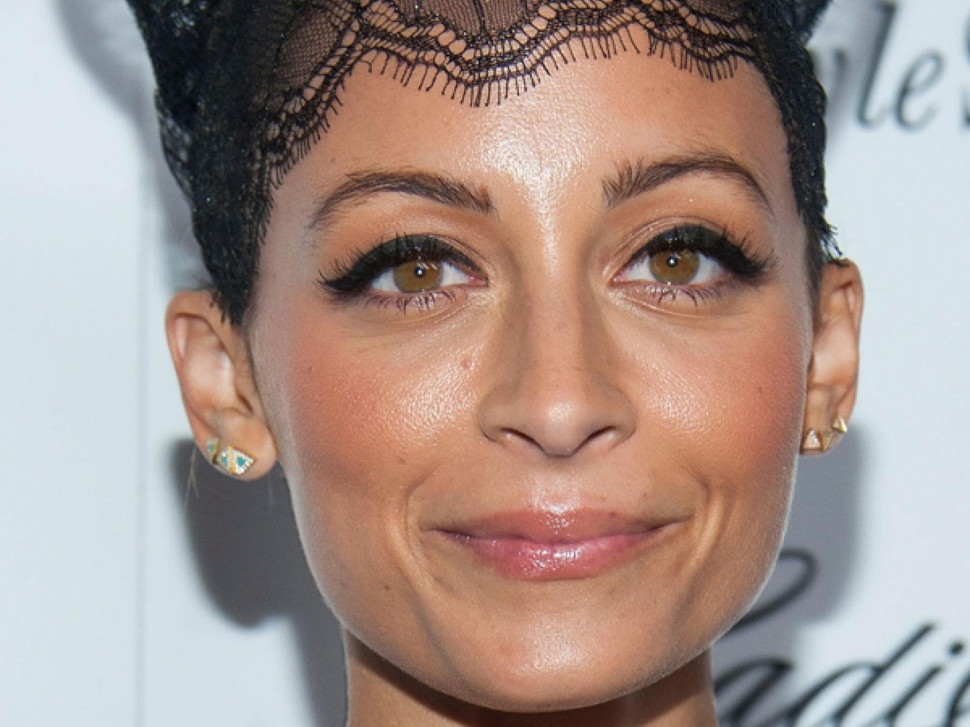 Nicole Richie mit breitem Lidstrich Nicole Richie mit breitem Lidstrich