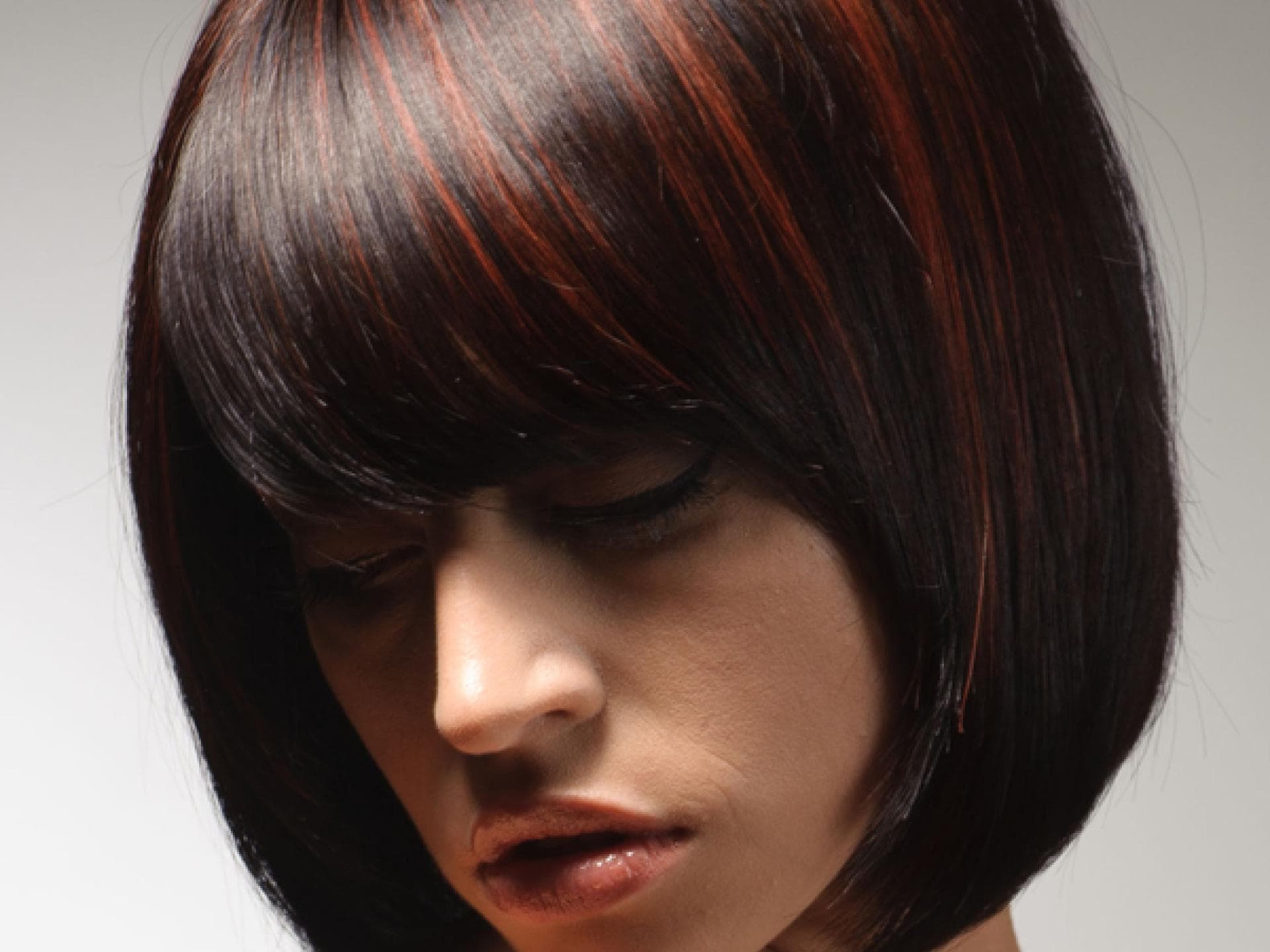 Braune Haare mit Strähnchen