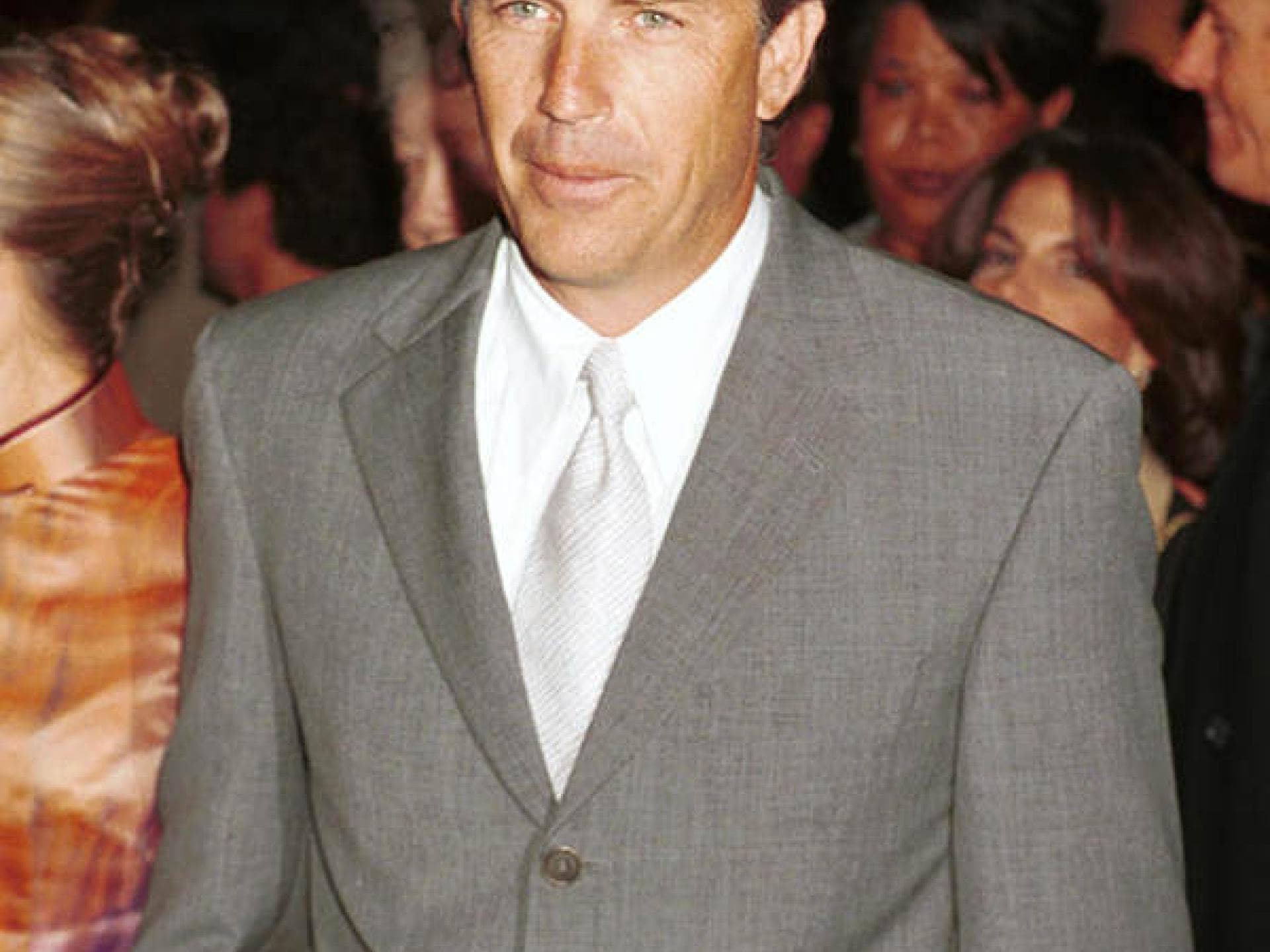 Was hat Kevin Costner studiert?