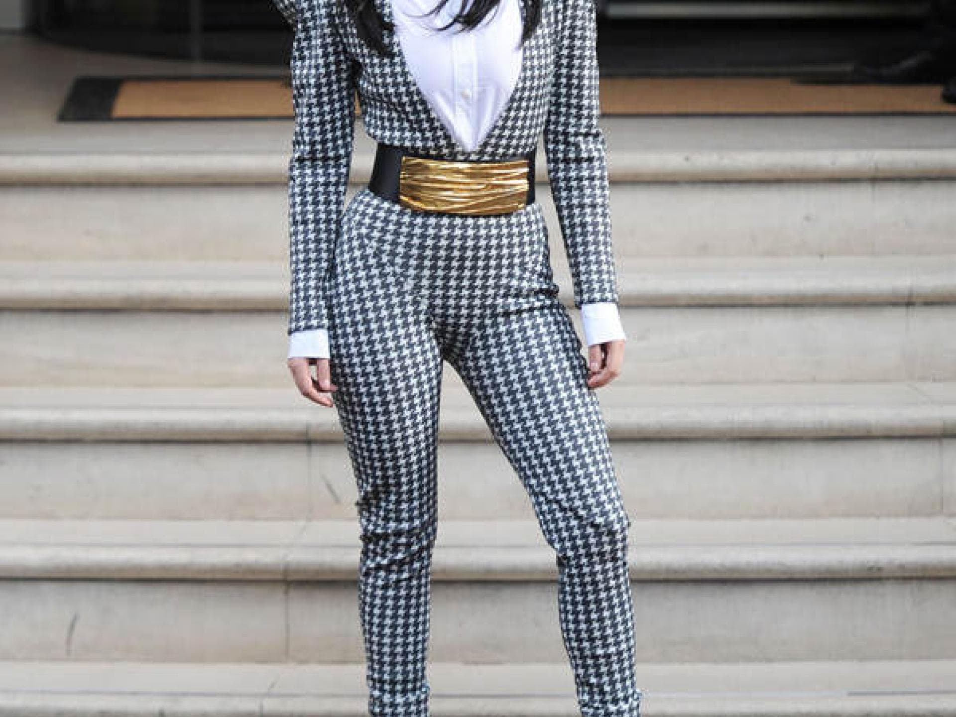 Lady Gaga im Karo-Anzug