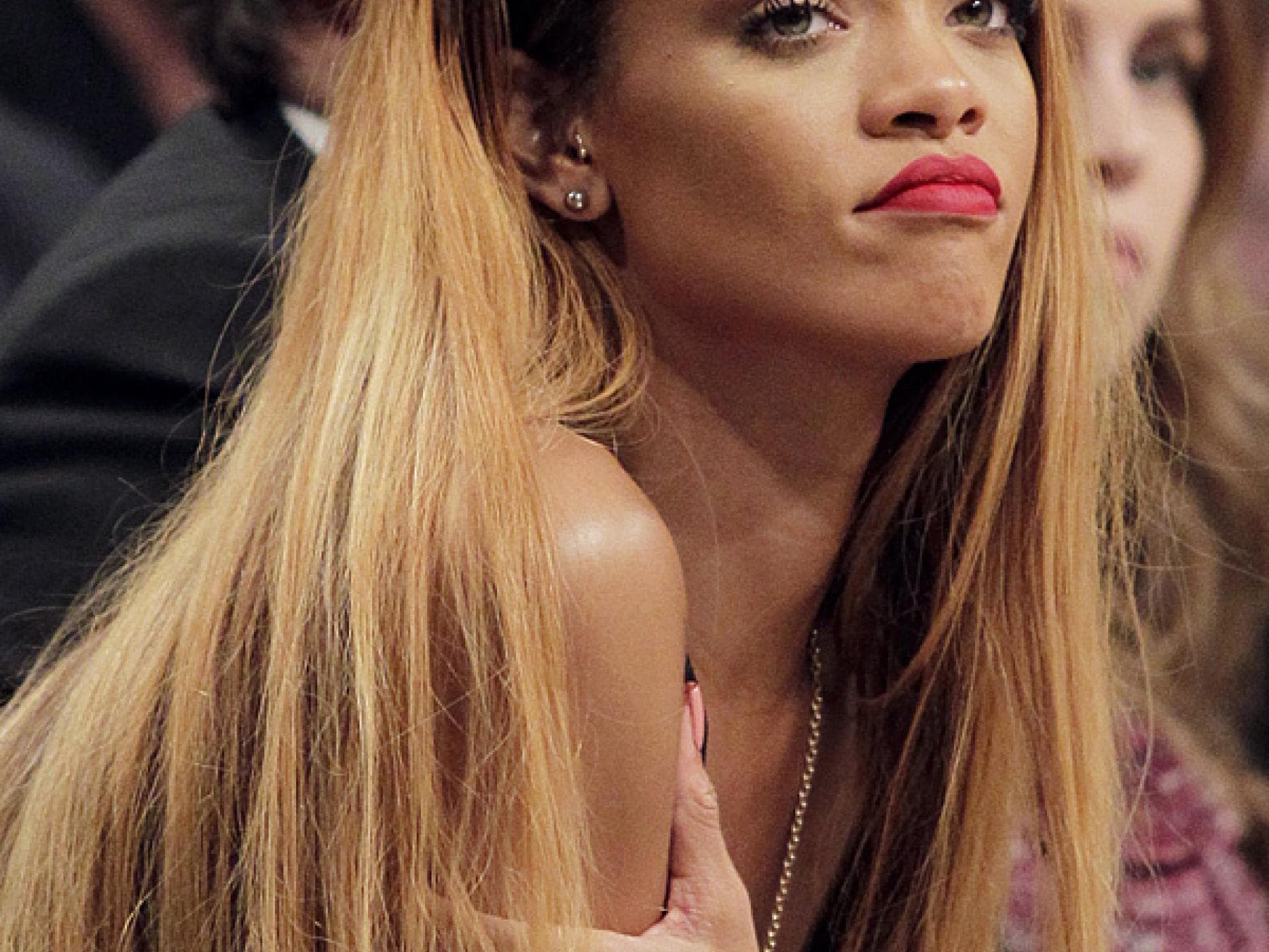 Rihanna-Frisur XXL Rihanna-Frisur XXL