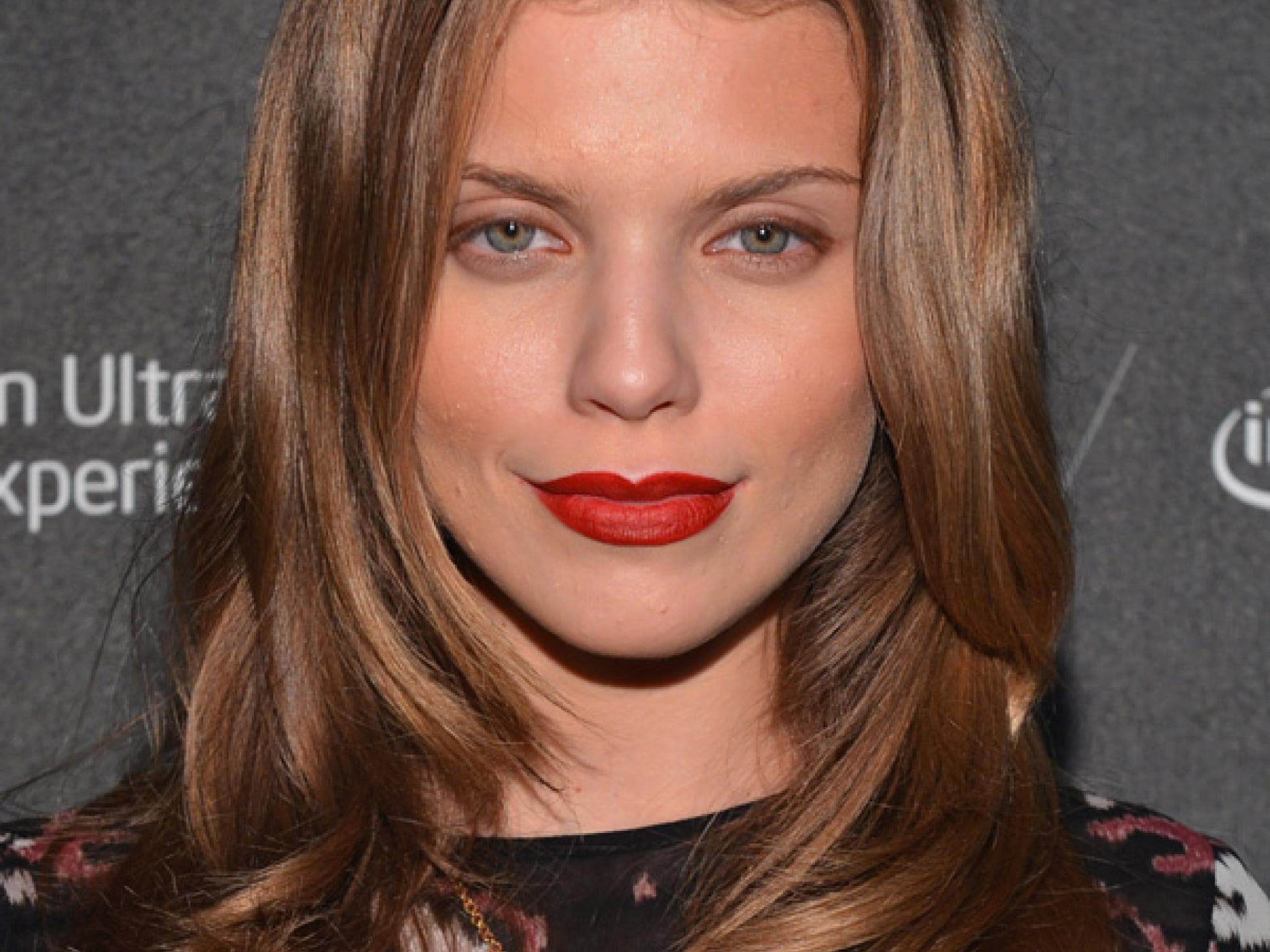 AnnaLynne McCord mit Schminke