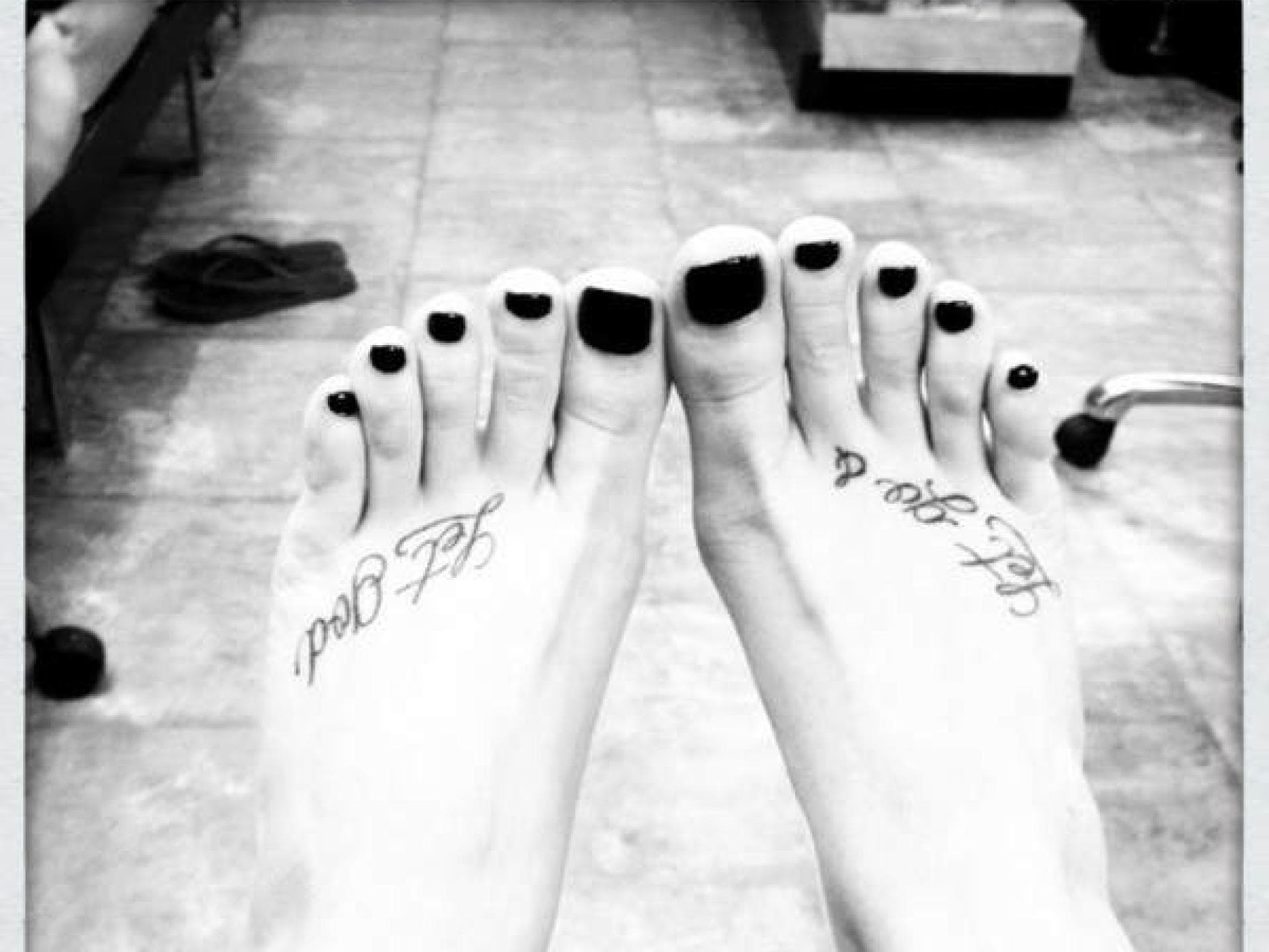 Demi Lovato „Let go and let God“-Tattoo Demi Lovato „Let go and let God“-Tattoo