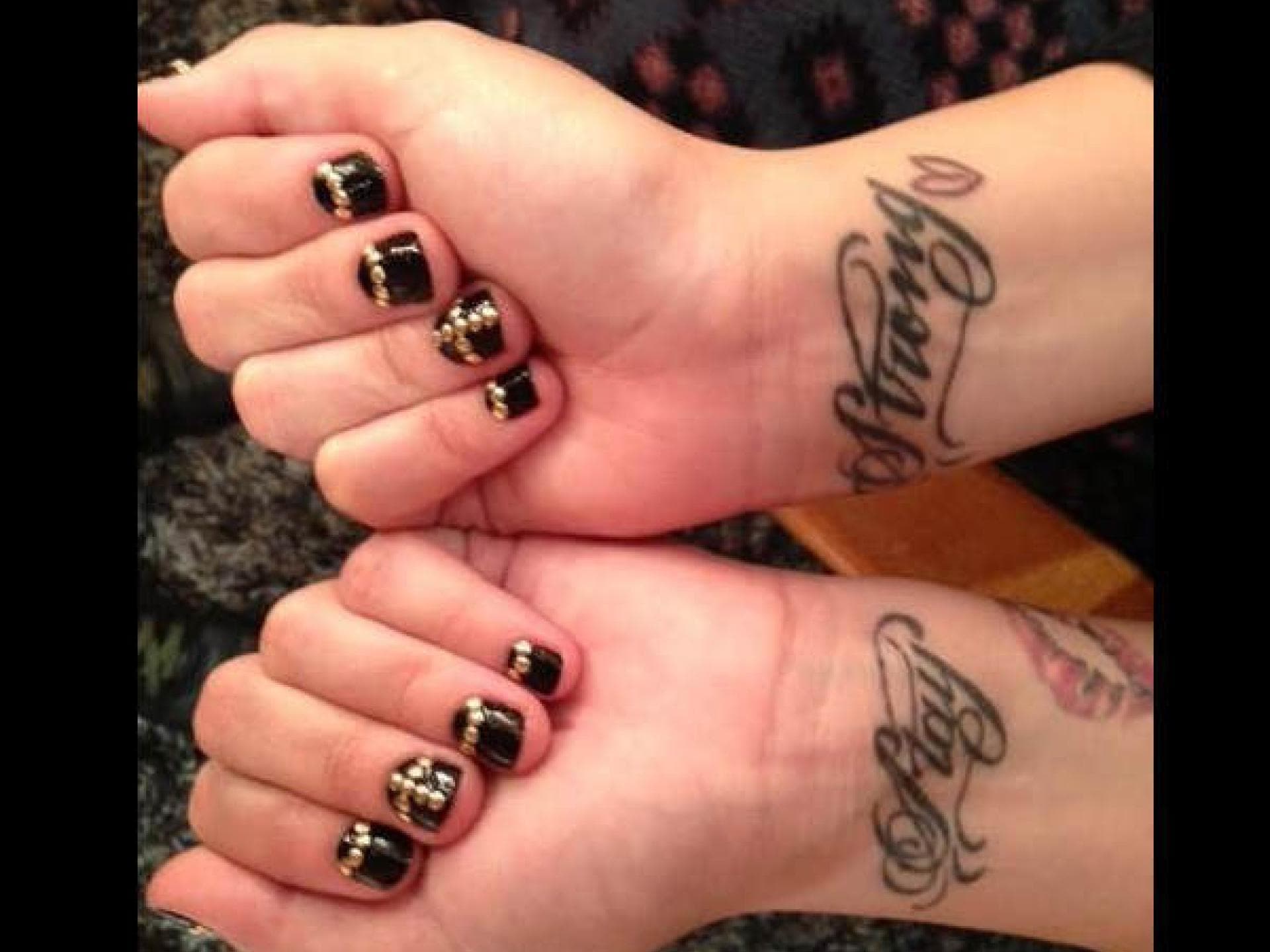 Demi Lovato „Stay strong“ Tattoo