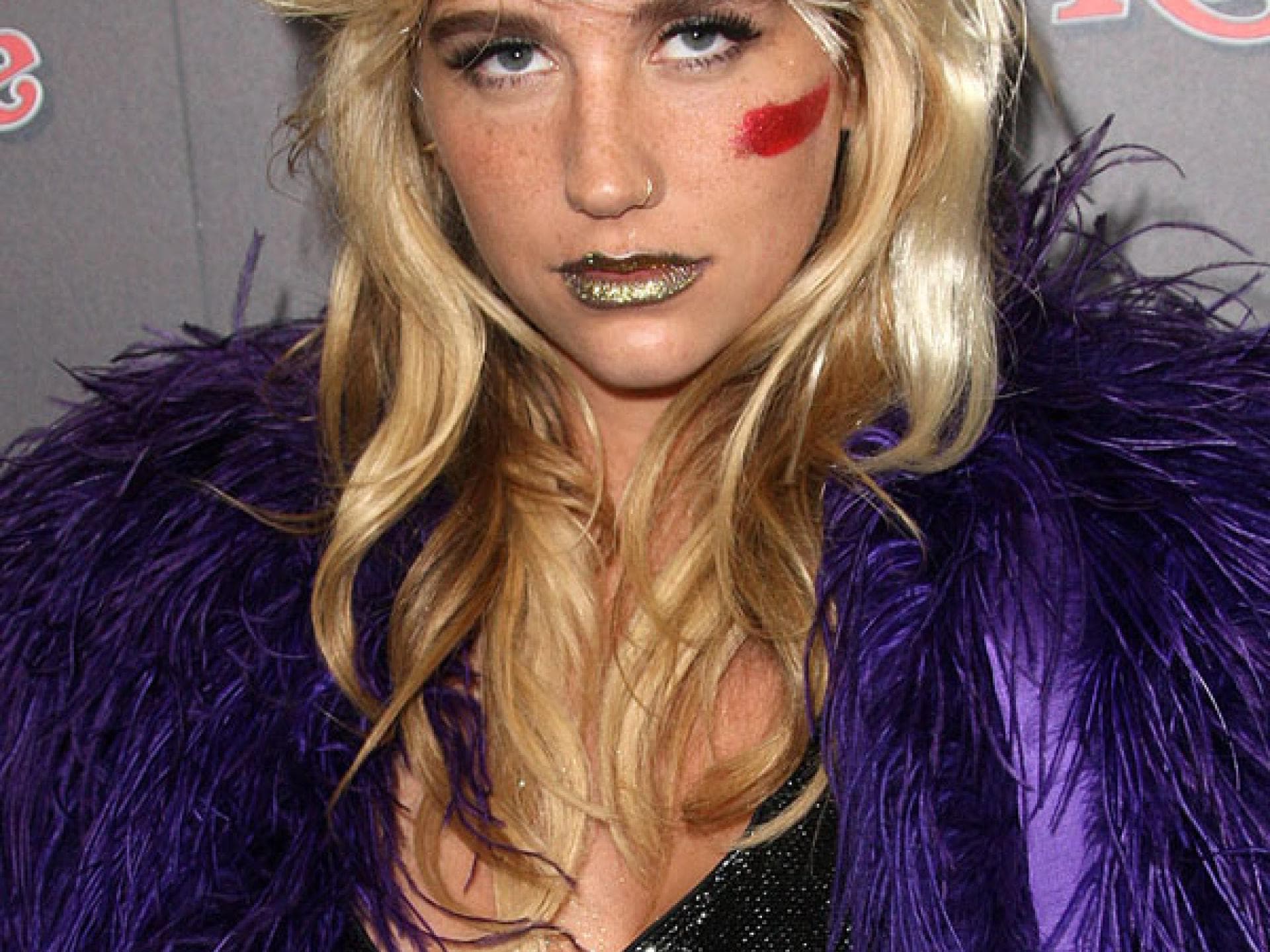 Kesha mit Vokuhila
