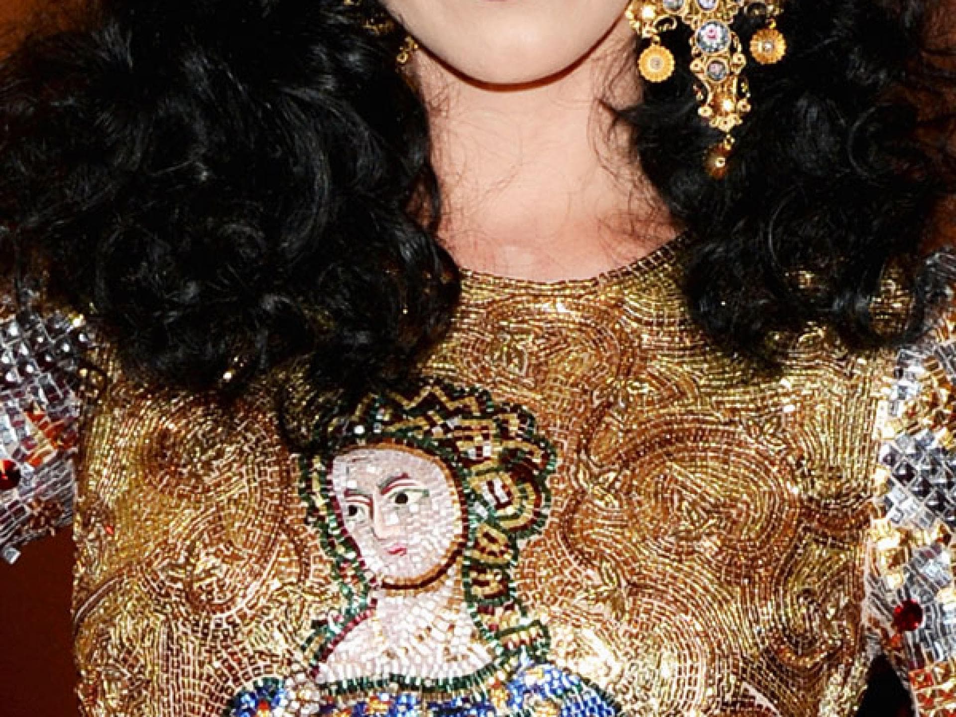 Katy Perry mit schwarzer Lockenpracht Katy Perry mit schwarzer Lockenpracht