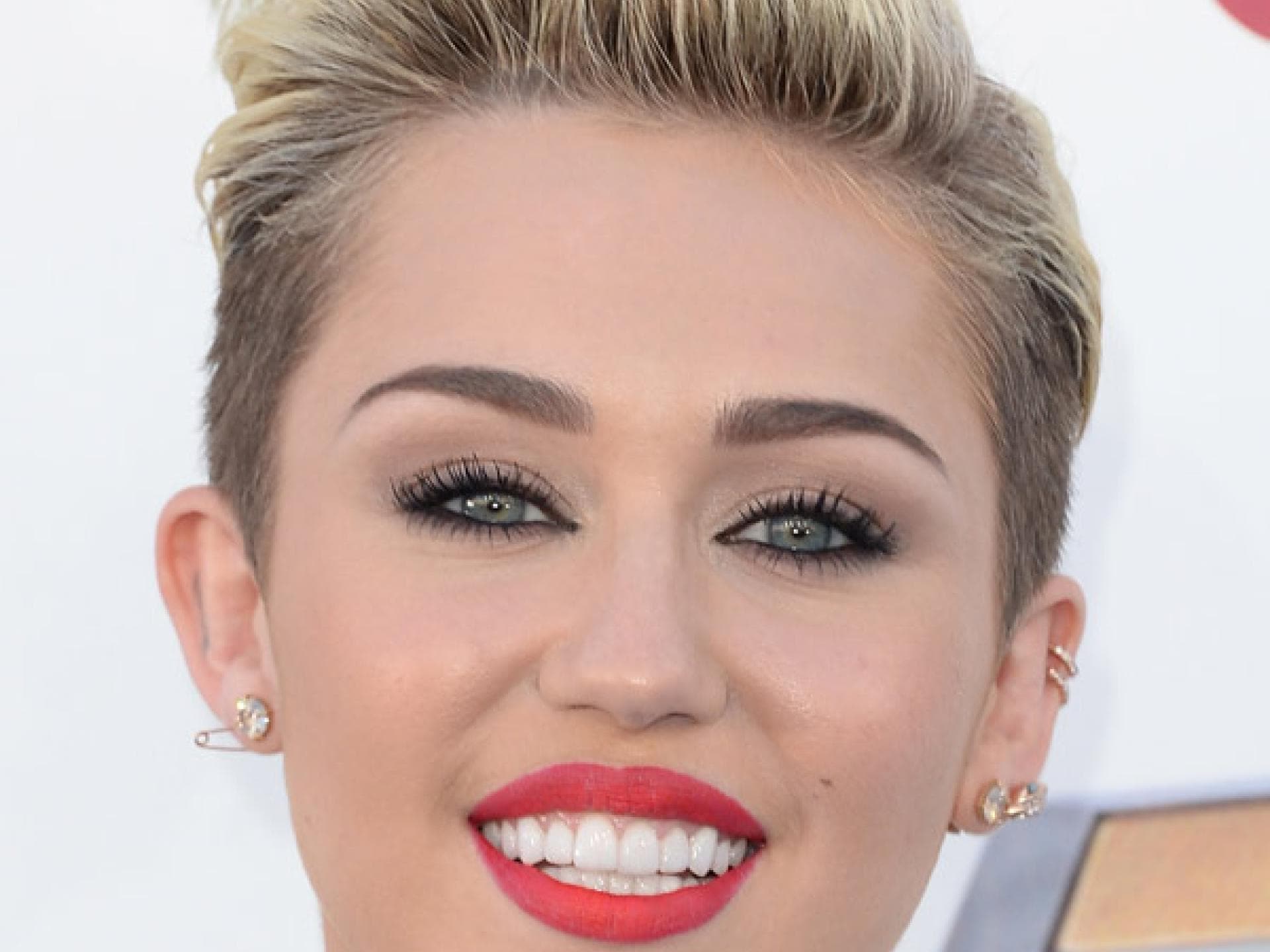 Miley Cyrus Augenbrauen Miley Cyrus Augenbrauen