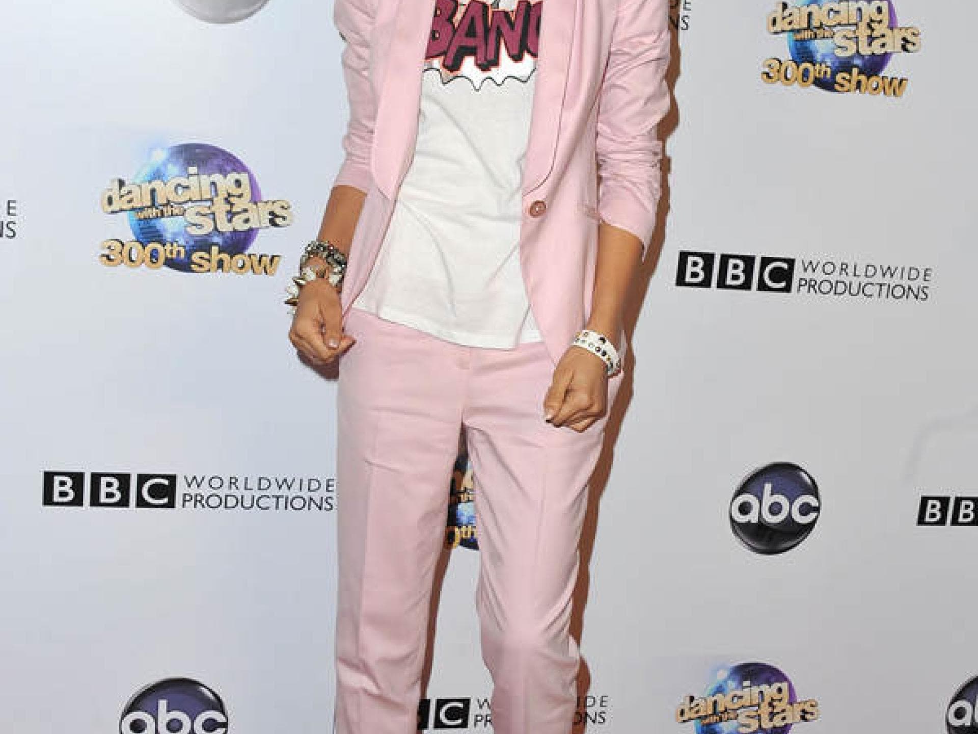 Zendaya Coleman im rosa Hosenazug