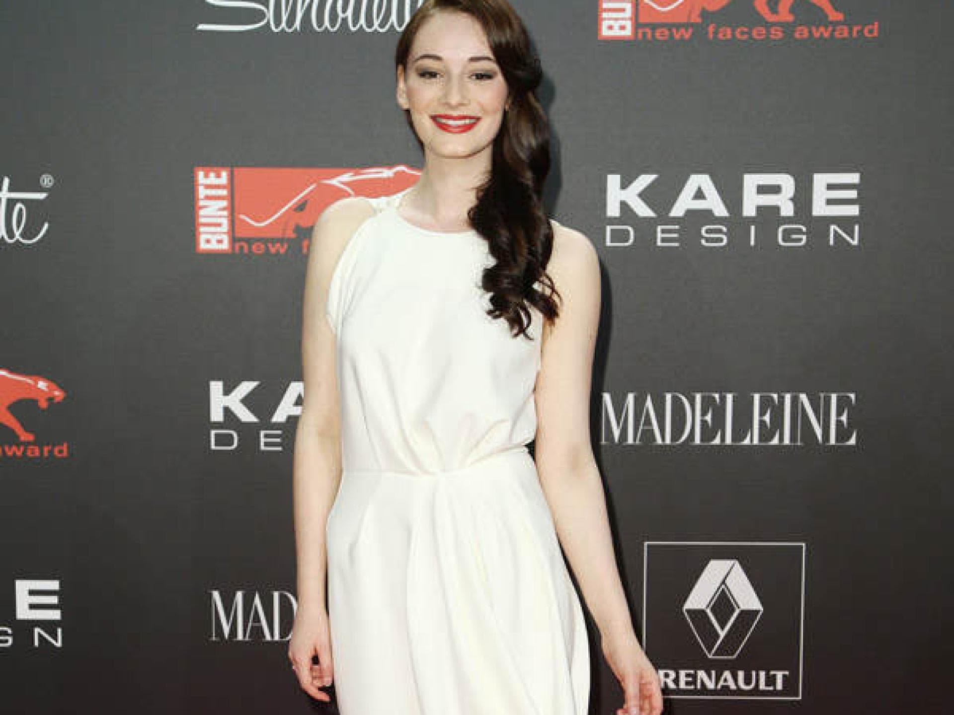 Maria Ehrich im weißen Kleid Maria Ehrich im weißen Kleid