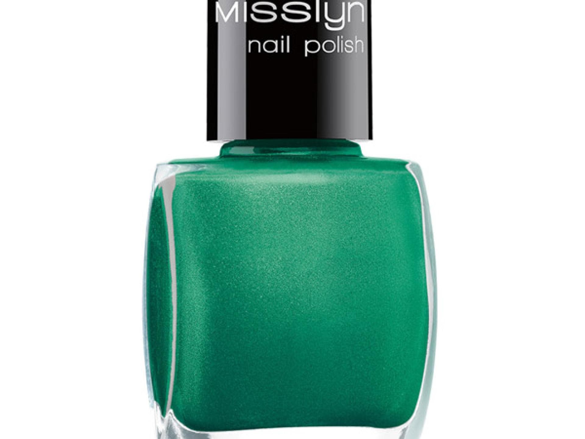 Nagellack in Türkis