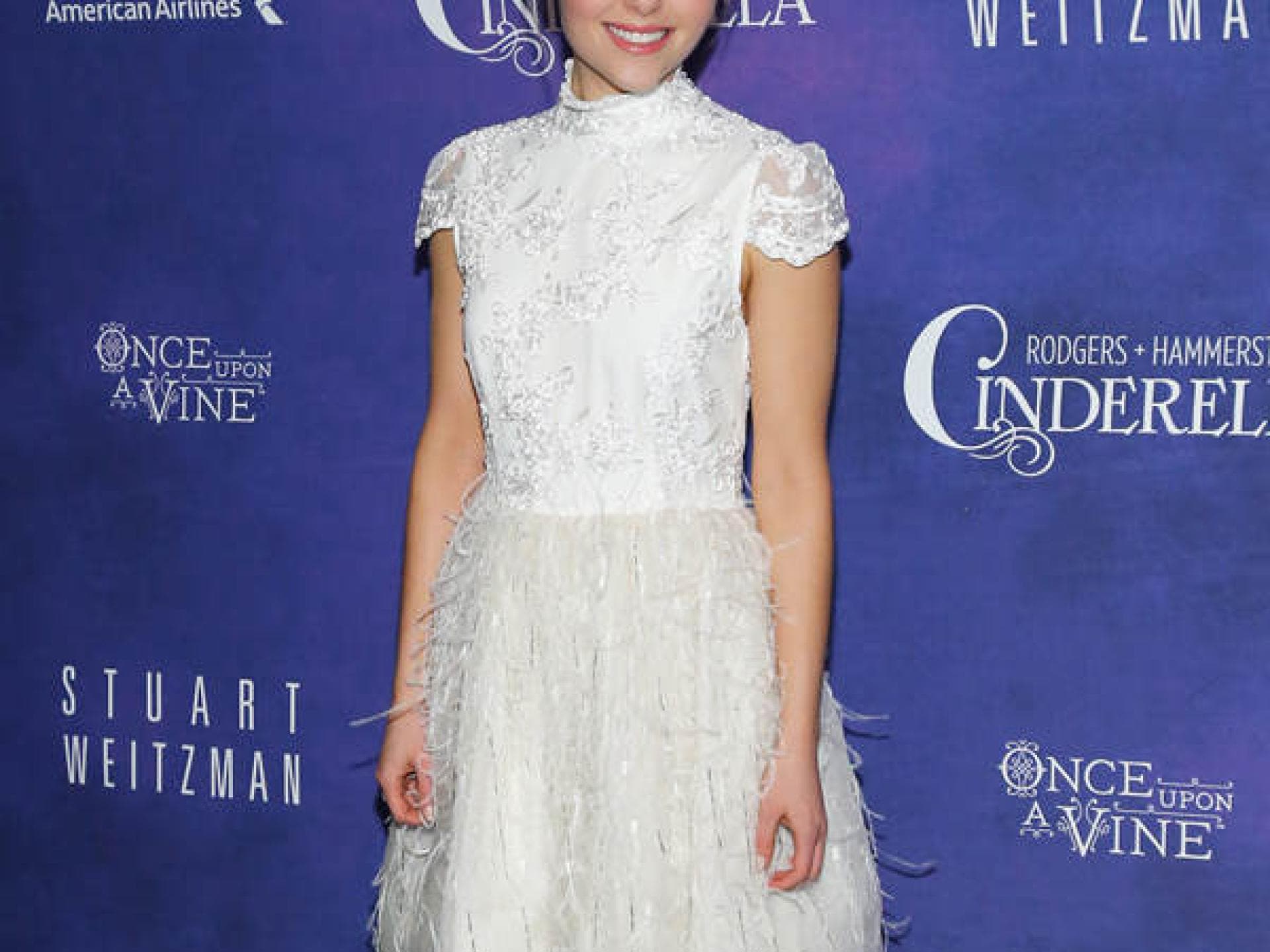 AnnaSophia Robb im weißen Traumkleid AnnaSophia Robb im weißen Traumkleid