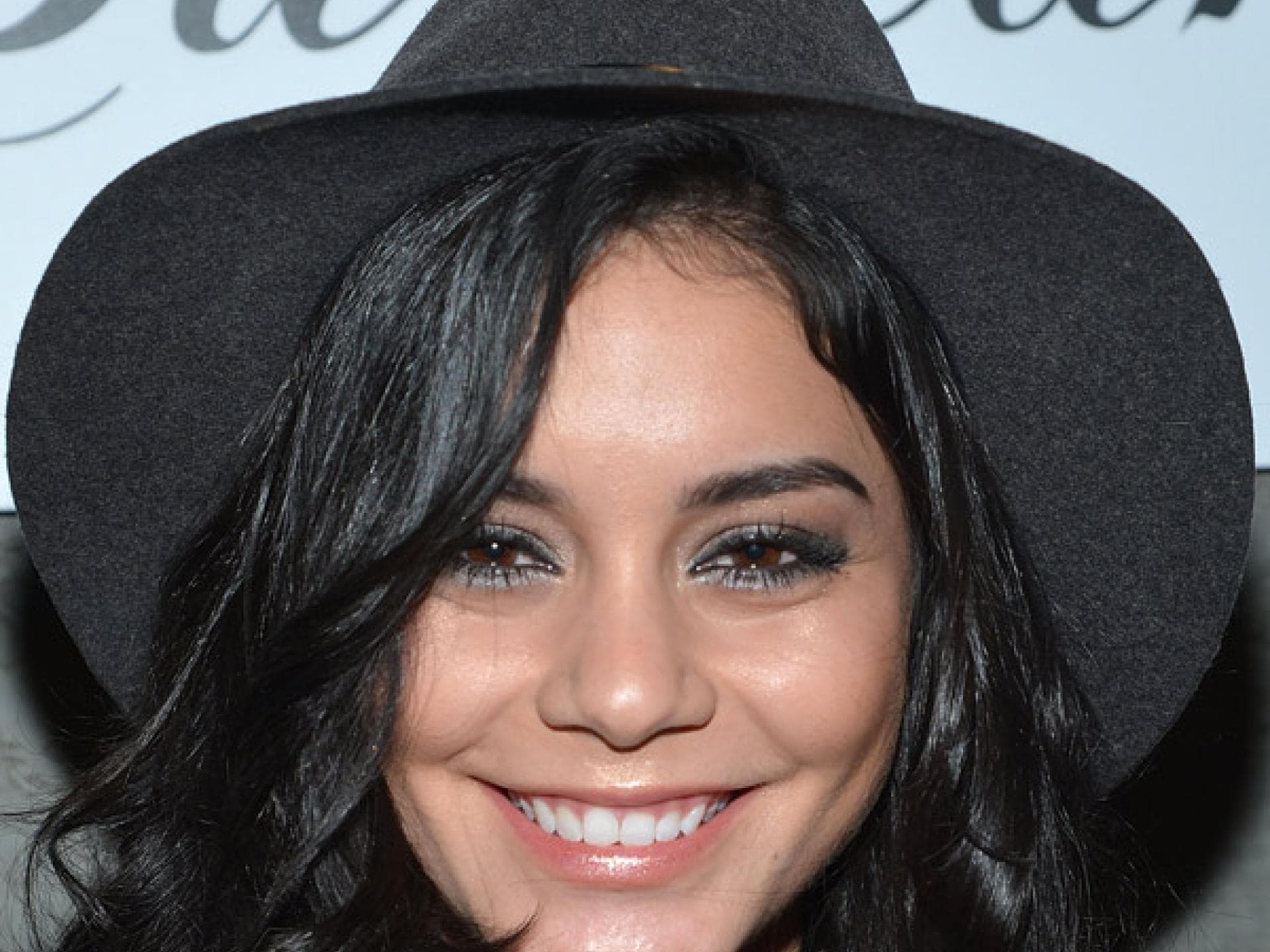 Vanessa Hudgens mit Smokey Eyes Vanessa Hudgens mit Smokey Eyes