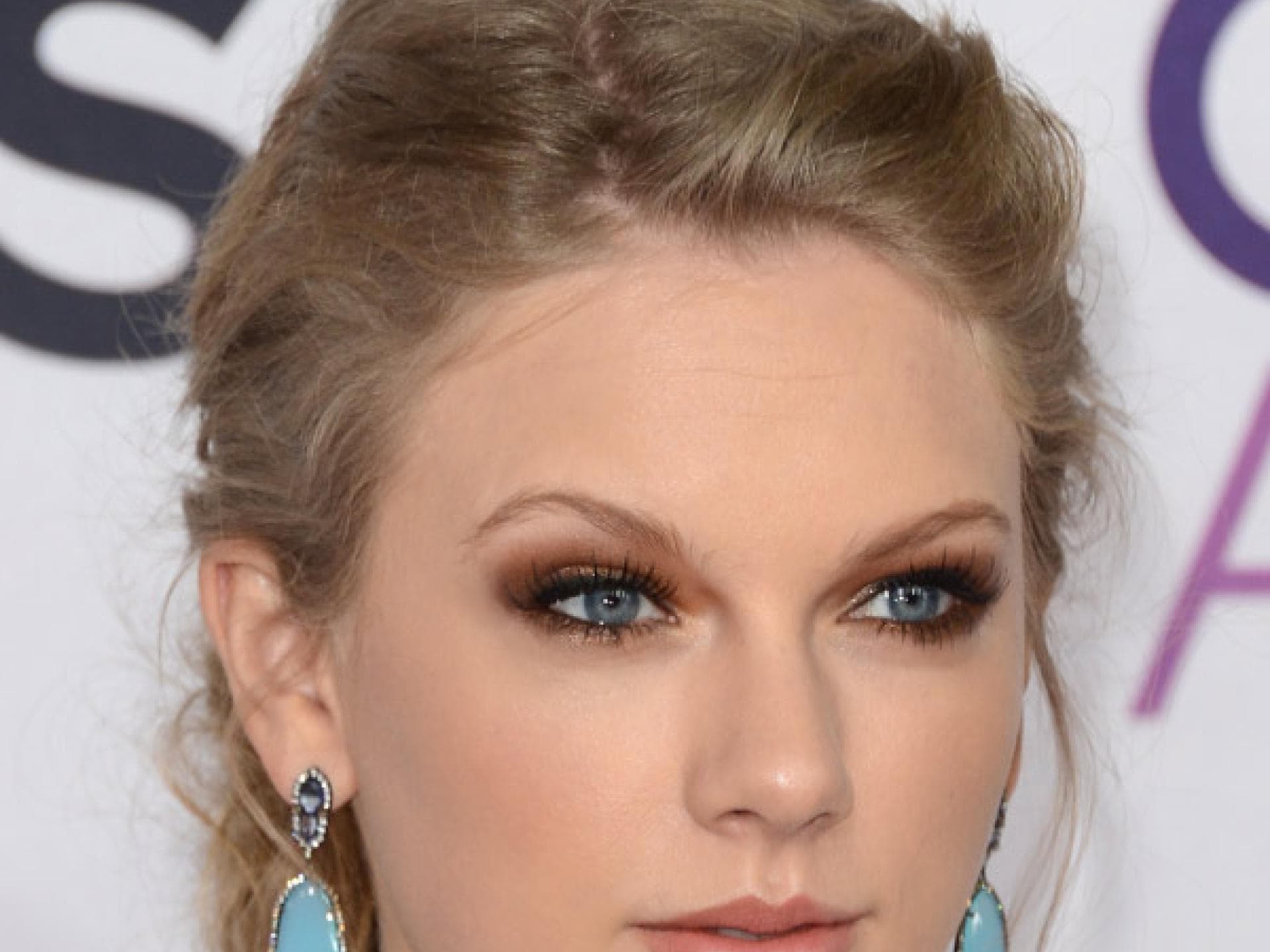 Taylor Swift mit Smokey Eyes