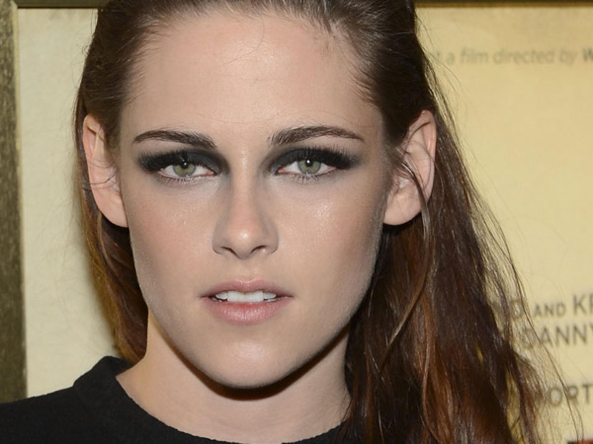 Kristen Stewart mit Smokey Eyes Kristen Stewart mit Smokey Eyes