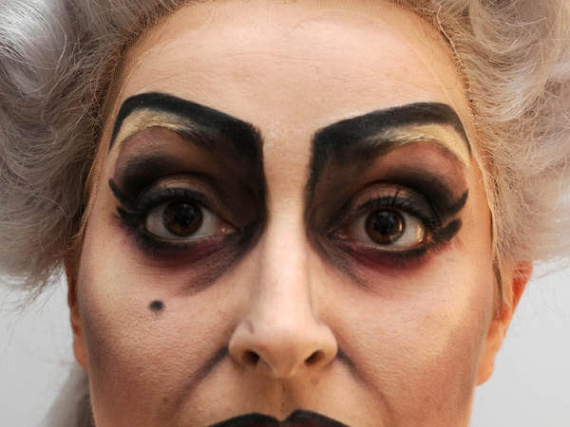 Step 6: Weiße Perücke