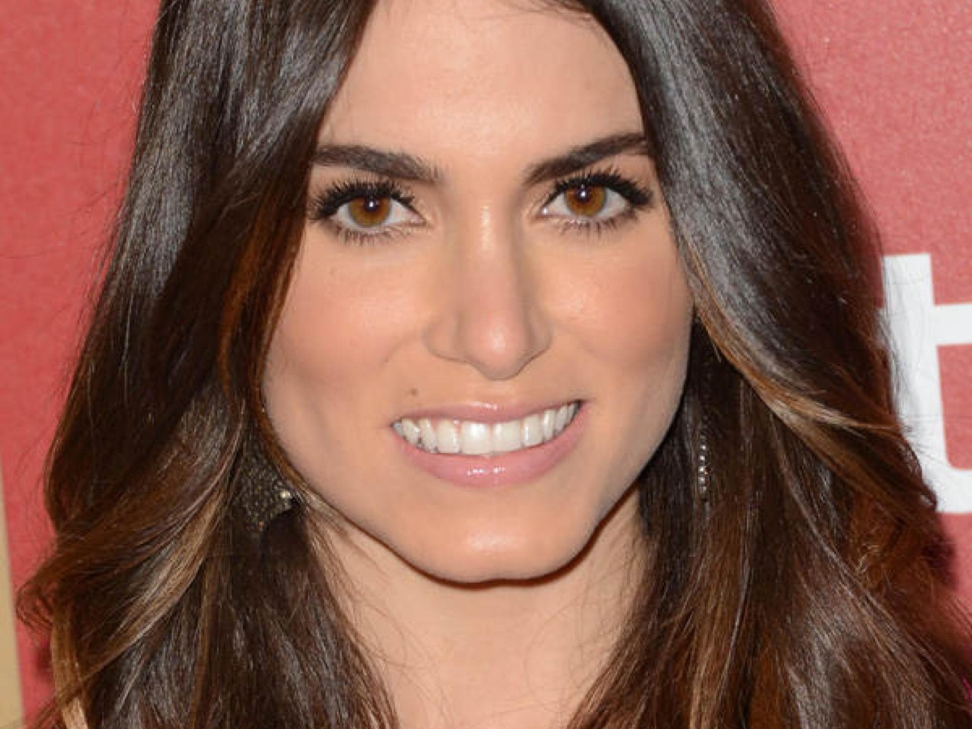 Wie hübsch findest du Nikki Reed?