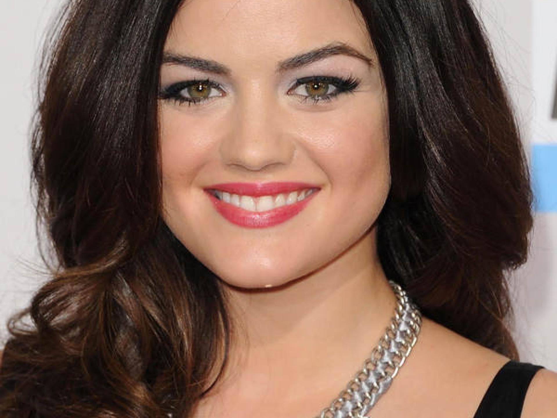 Ist Lucy Hale hübsch?