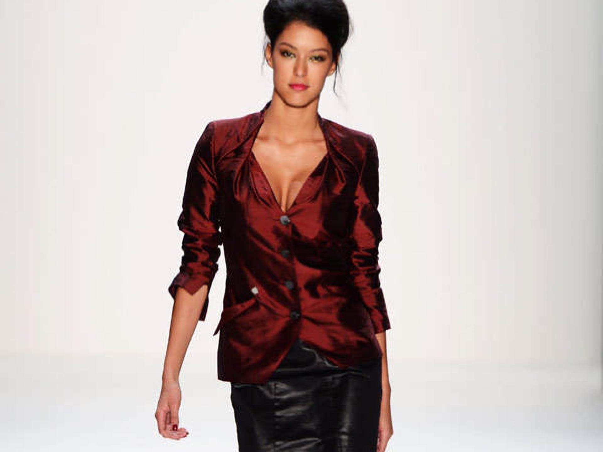 Rebecca Mir im Designer-Outfit