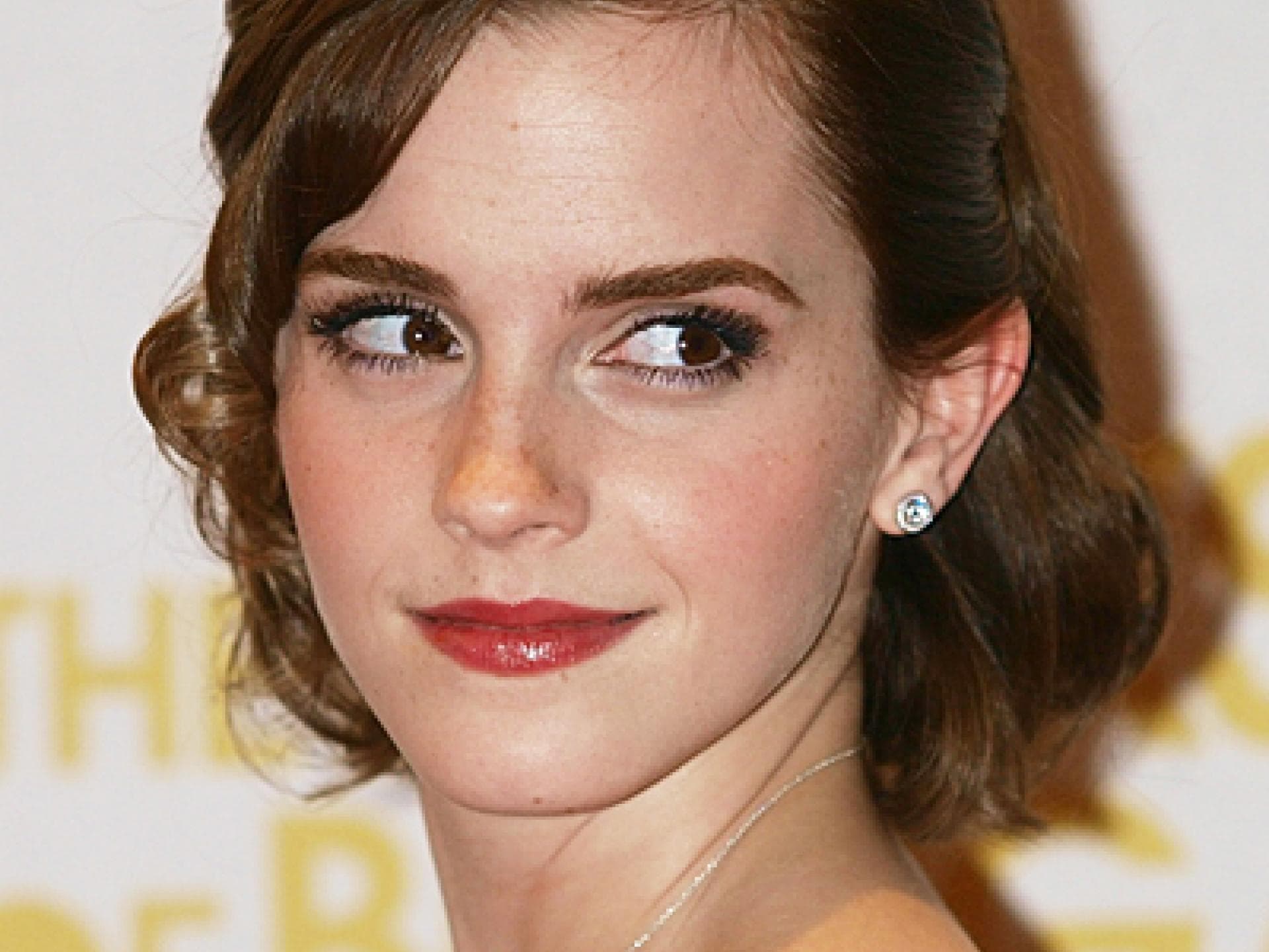 Emma Watson mit lockerem Chignon
