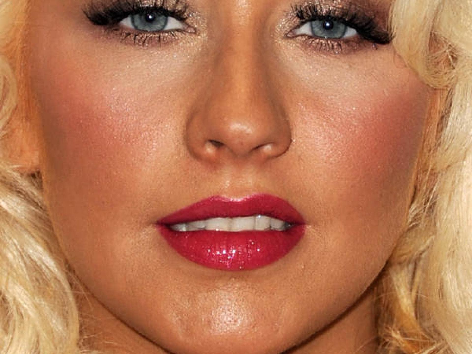 Christina Aguilera: Zu dunkles Make-up Christina Aguilera: Zu dunkles Make-up