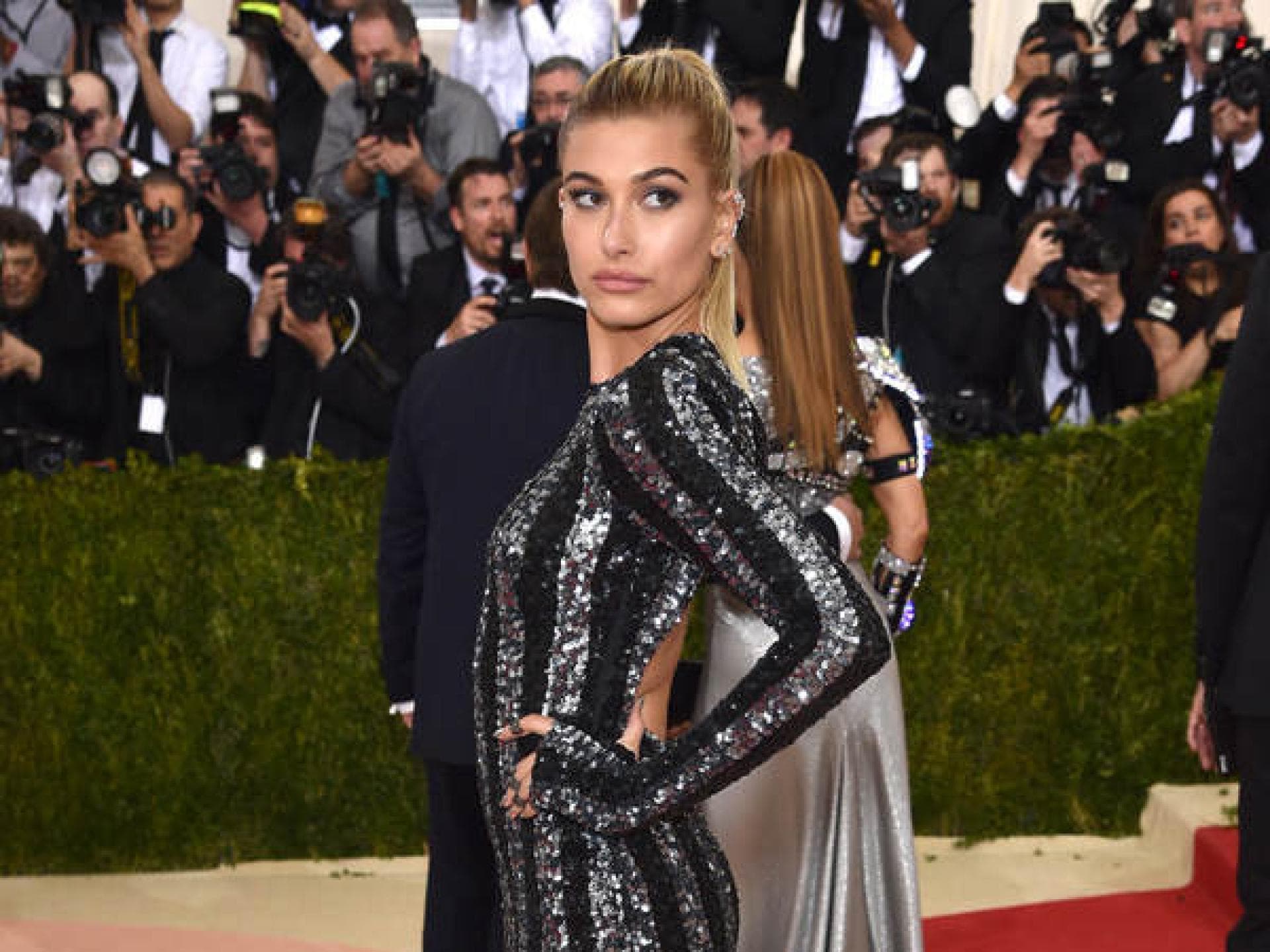 Hailey Baldwin auf der Met Gala 2016