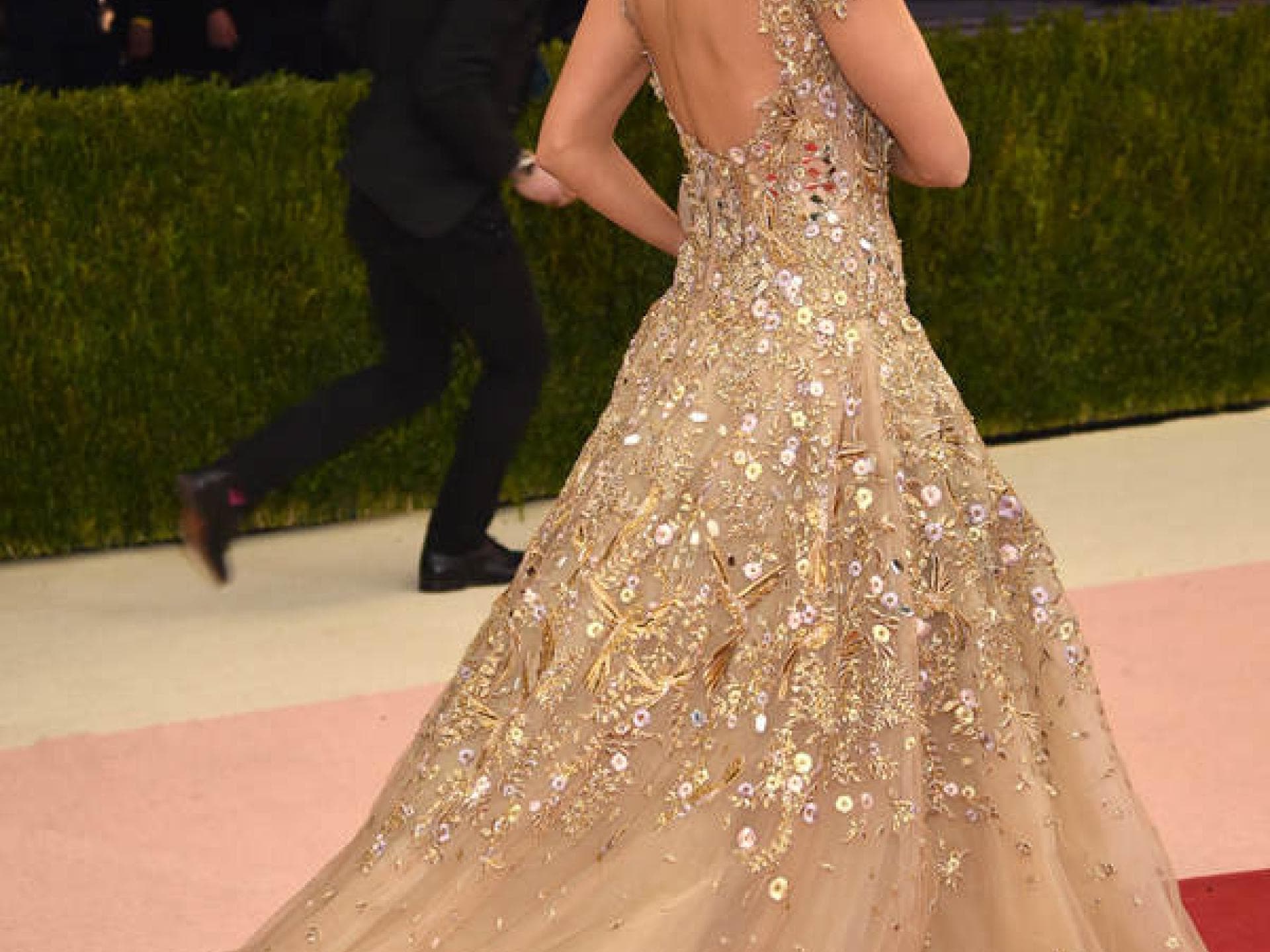 Nina Dobrev auf der Met Gala 2016