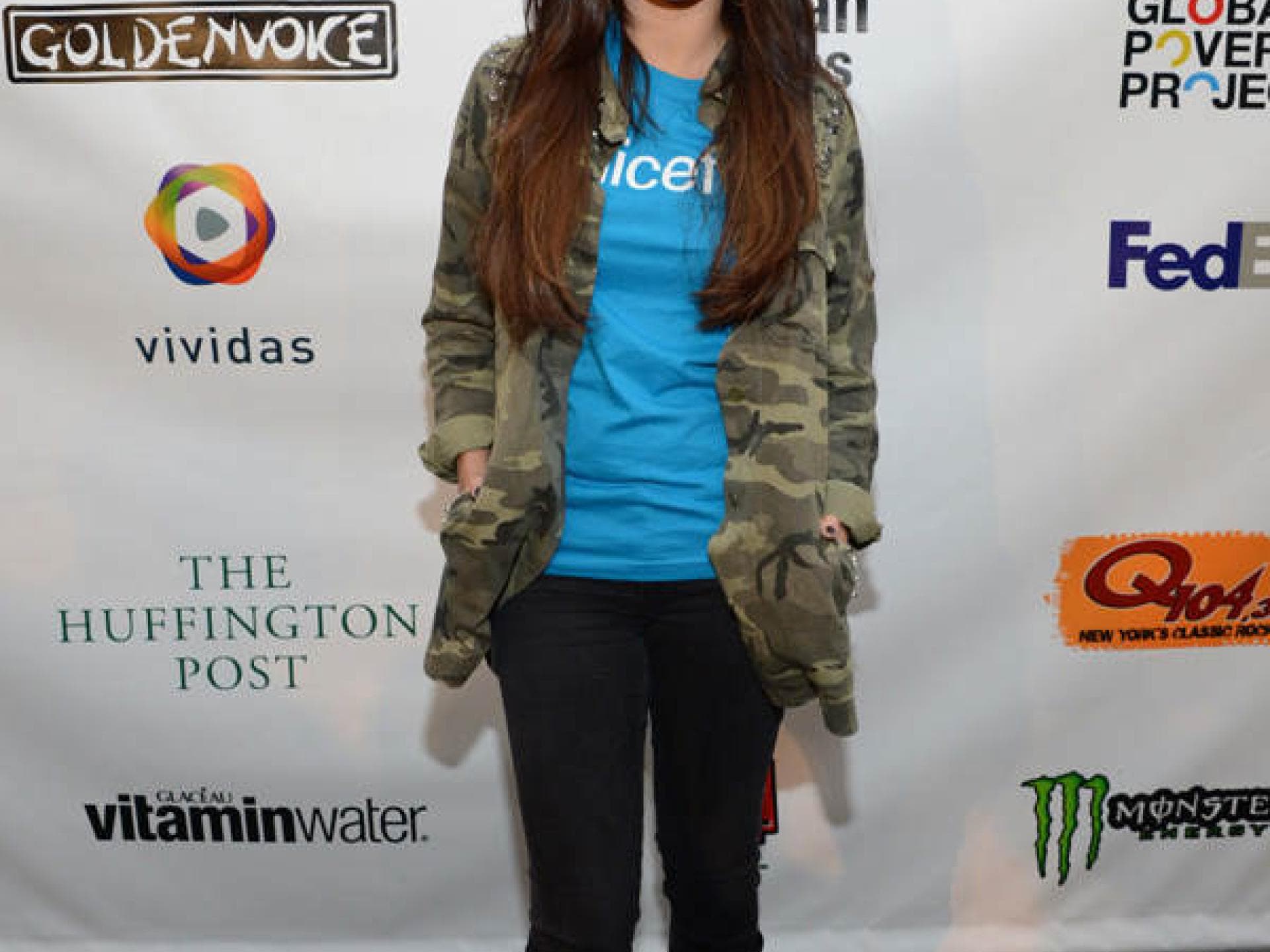 Selena Gomez in Army-Jacke Selena Gomez in Army-Jacke