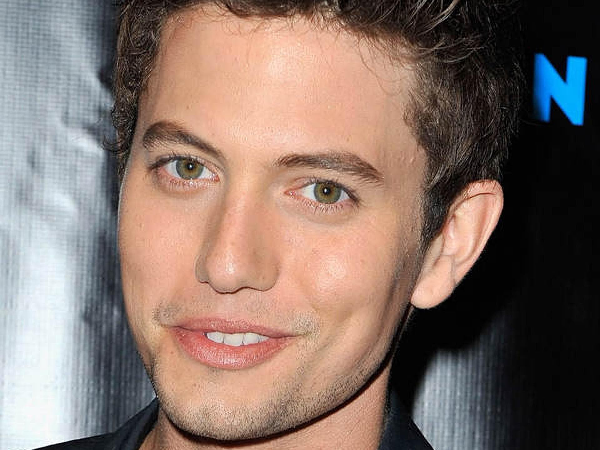 Jackson Rathbone heiß?